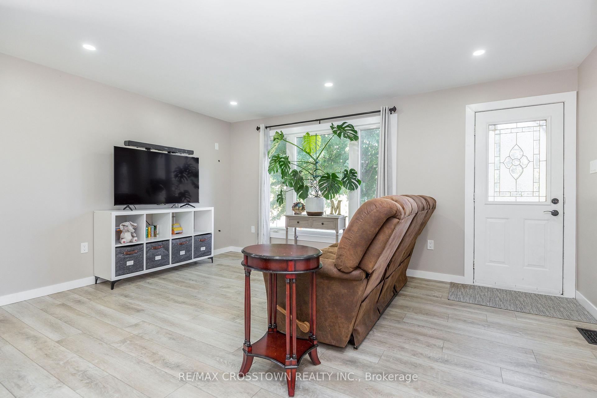 Photo 5 of 281 Elizabeth Street, Midland — HOMEH