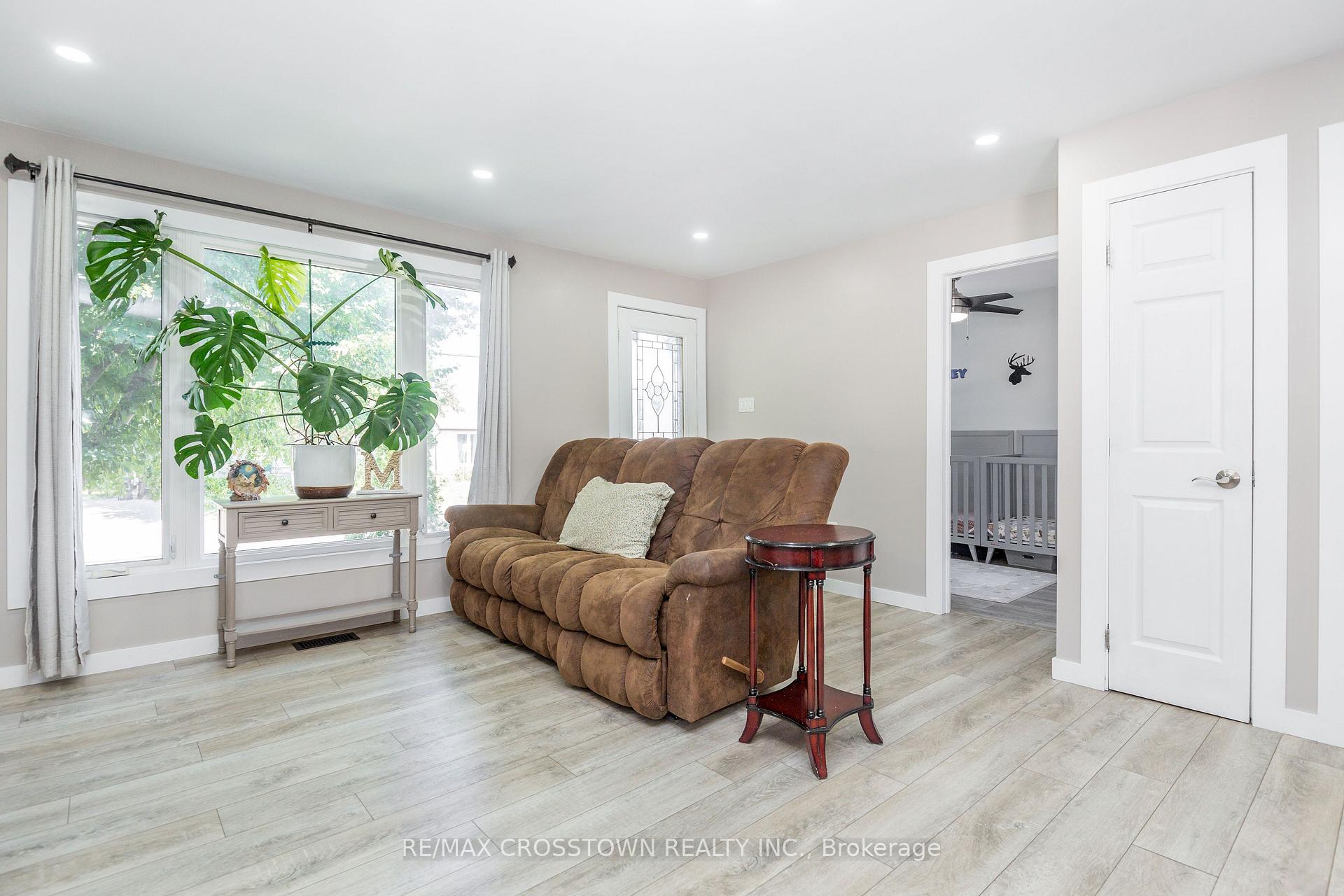 Photo 6 of 281 Elizabeth Street, Midland — HOMEH