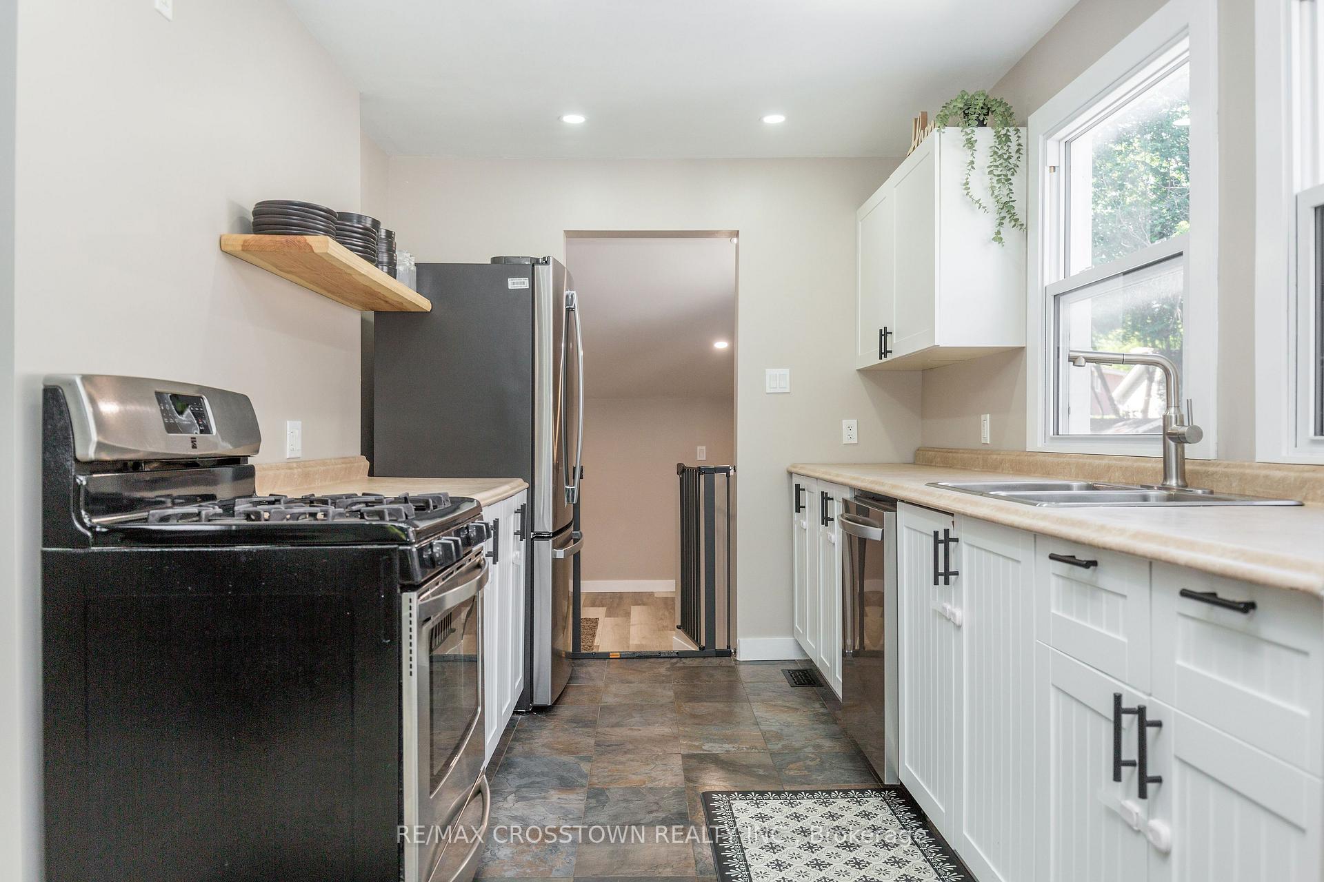 Photo 8 of 281 Elizabeth Street, Midland — HOMEH