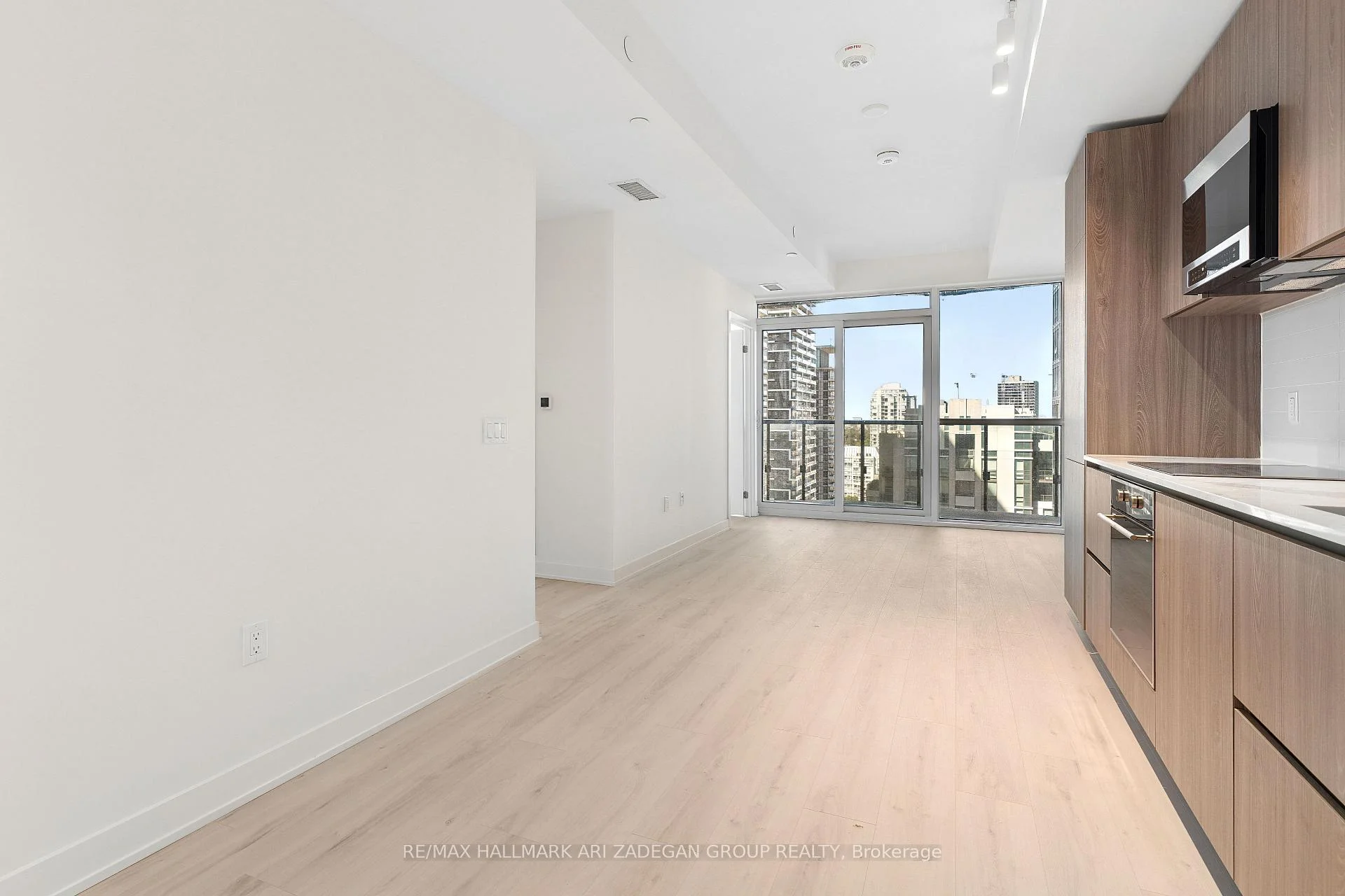 Photo 7 of Unit 2102, 110 Broadway Avenue, Toronto, Mount Pleasant West — HOMEH