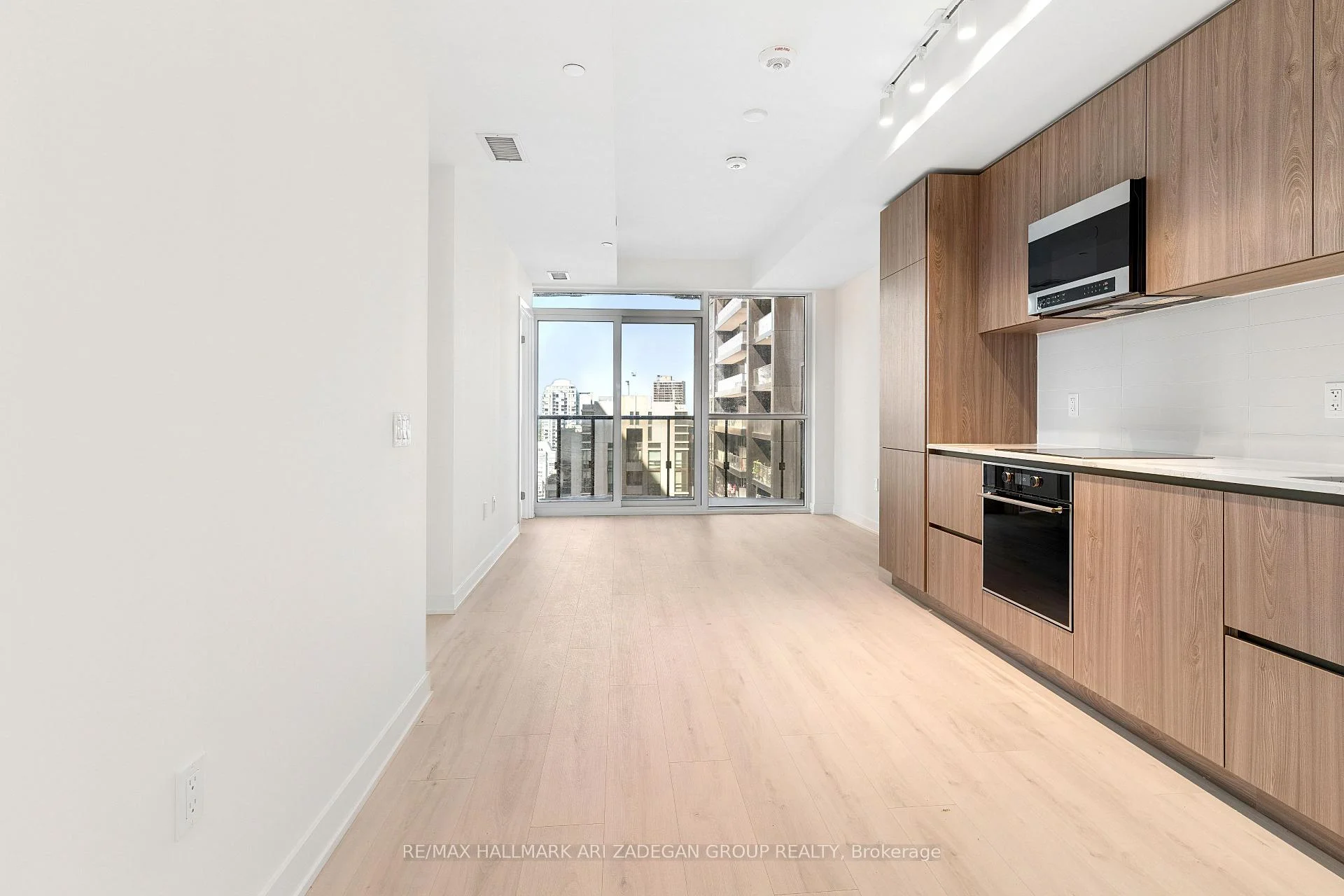 Photo 8 of Unit 2102, 110 Broadway Avenue, Toronto, Mount Pleasant West — HOMEH