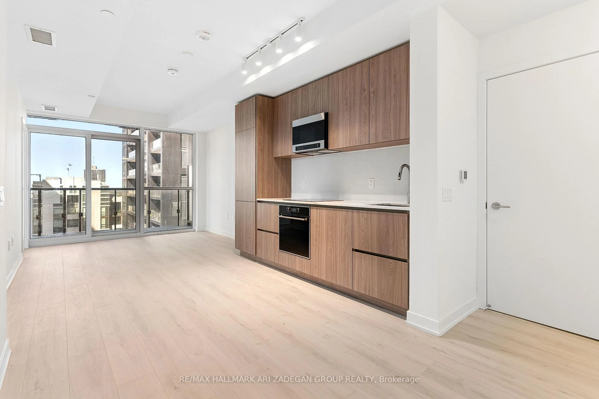 Photo 9 of Unit 2102, 110 Broadway Avenue, Toronto, Mount Pleasant West — HOMEH