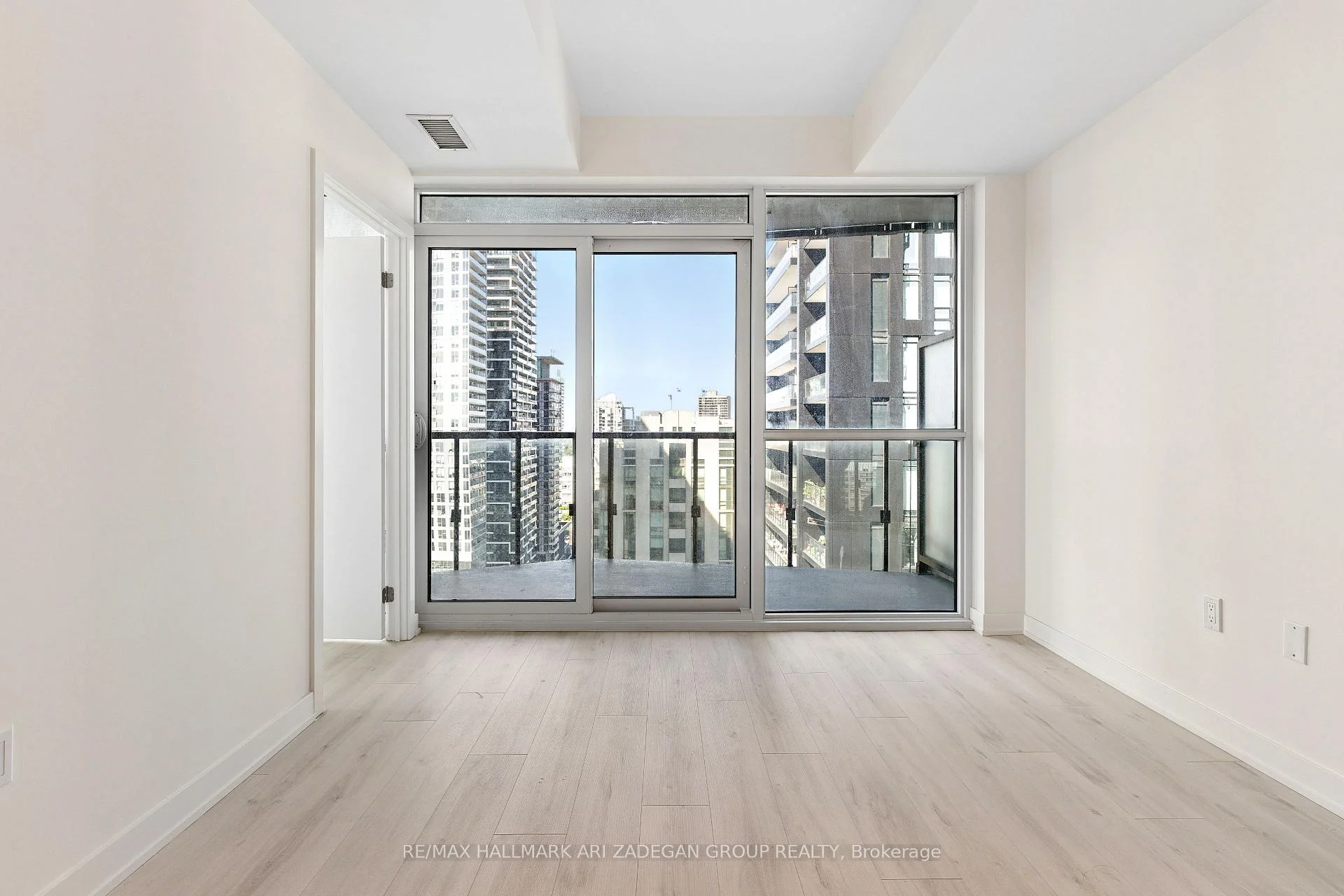 Photo 11 of Unit 2102, 110 Broadway Avenue, Toronto, Mount Pleasant West — HOMEH