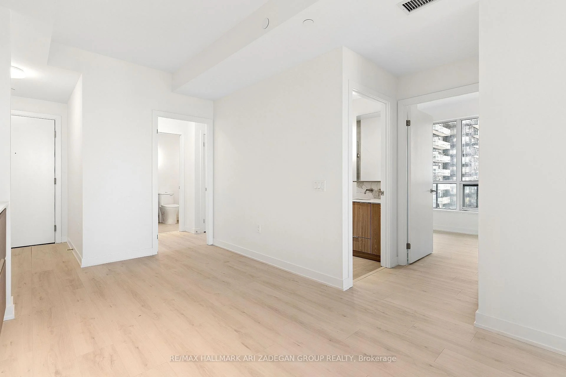 Photo 13 of Unit 2102, 110 Broadway Avenue, Toronto, Mount Pleasant West — HOMEH