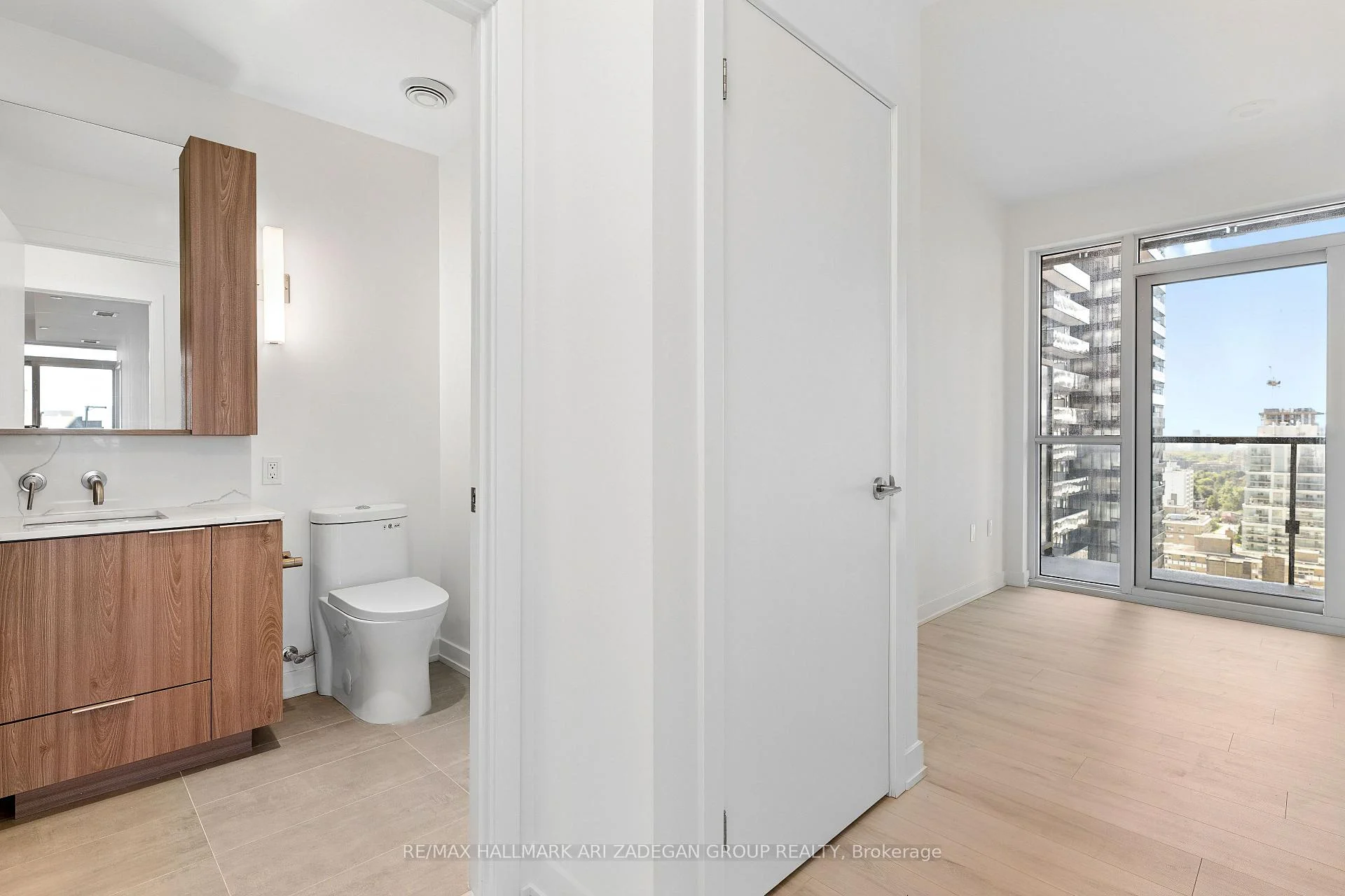 Photo 14 of Unit 2102, 110 Broadway Avenue, Toronto, Mount Pleasant West — HOMEH