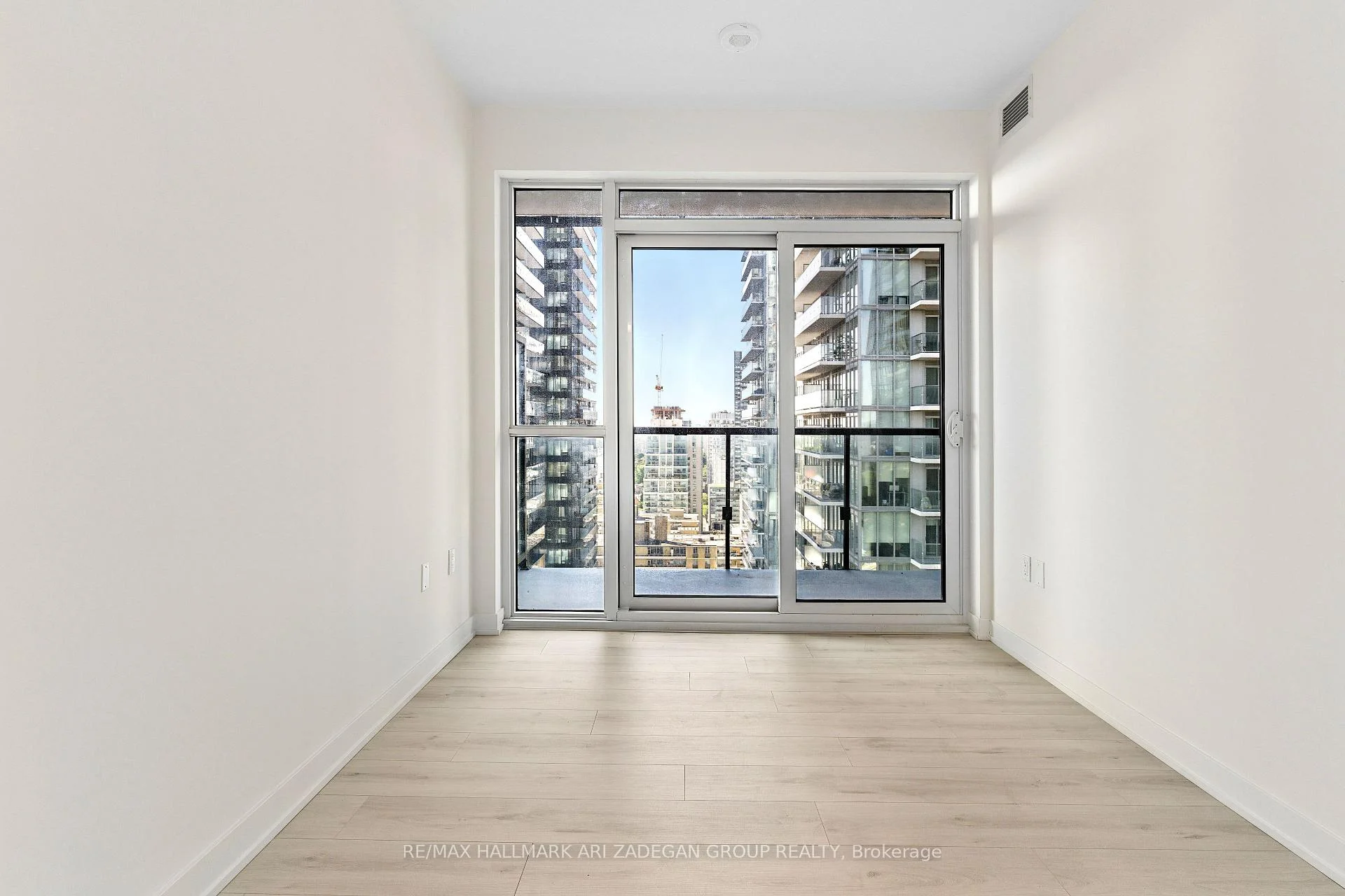 Photo 17 of Unit 2102, 110 Broadway Avenue, Toronto, Mount Pleasant West — HOMEH