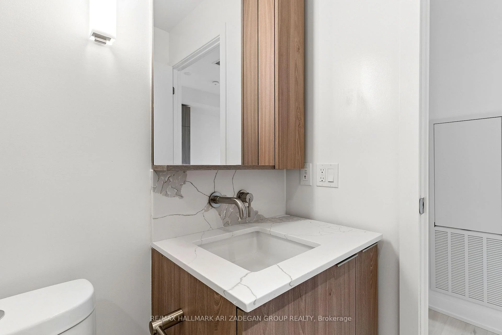 Photo 21 of Unit 2102, 110 Broadway Avenue, Toronto, Mount Pleasant West — HOMEH
