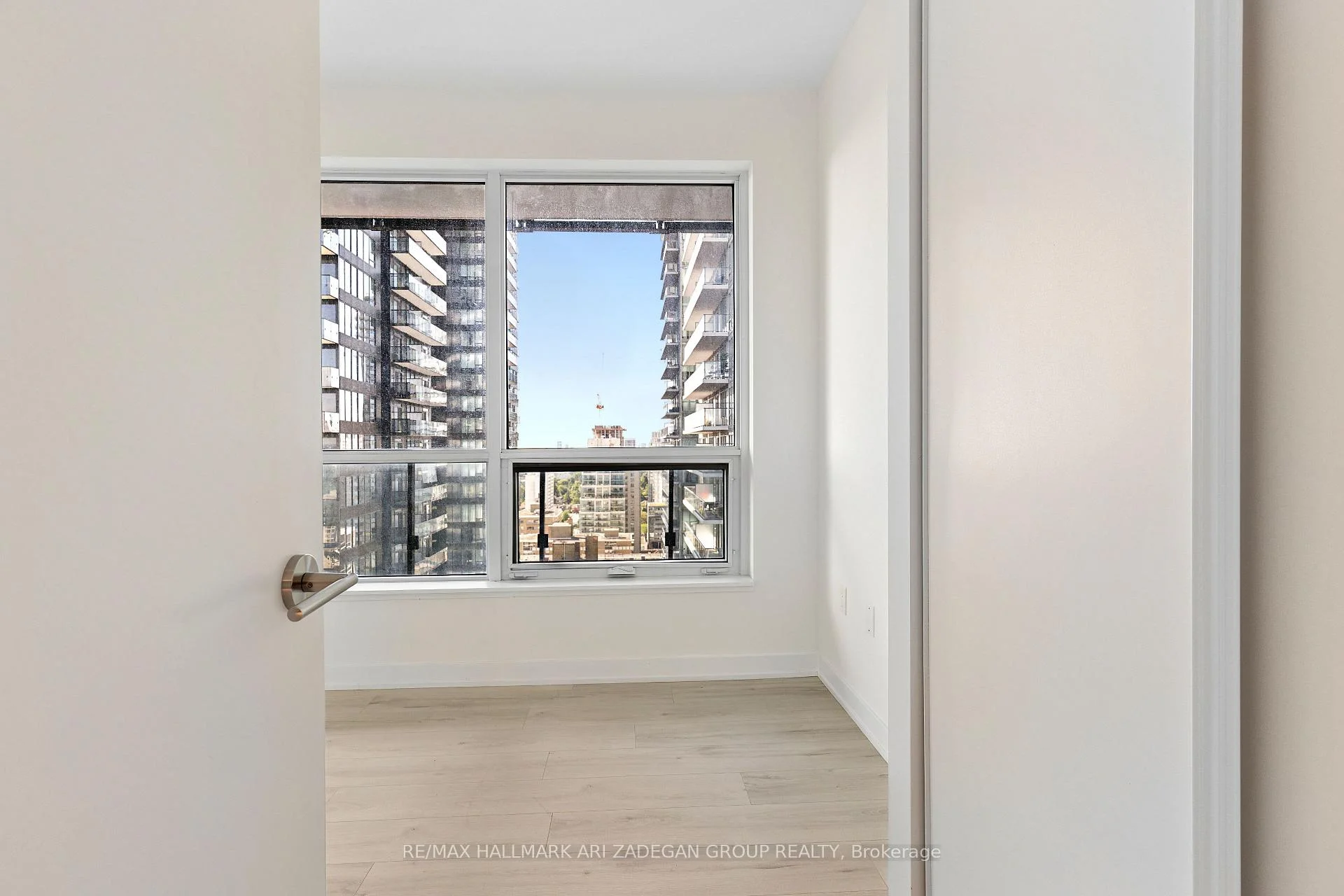 Photo 23 of Unit 2102, 110 Broadway Avenue, Toronto, Mount Pleasant West — HOMEH