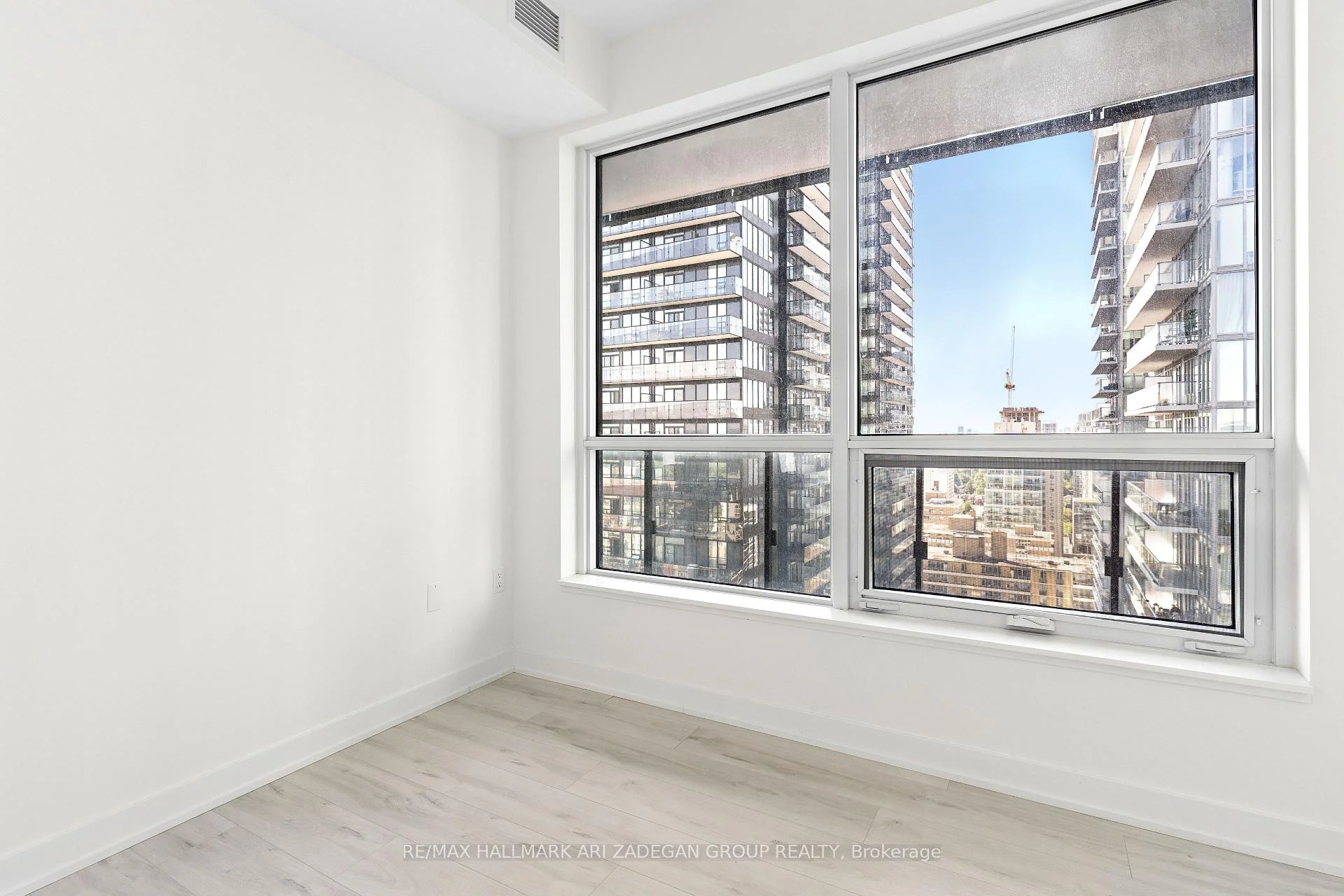 Photo 24 of Unit 2102, 110 Broadway Avenue, Toronto, Mount Pleasant West — HOMEH