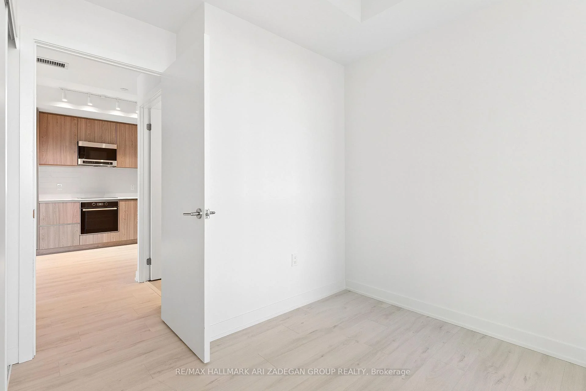 Photo 25 of Unit 2102, 110 Broadway Avenue, Toronto, Mount Pleasant West — HOMEH
