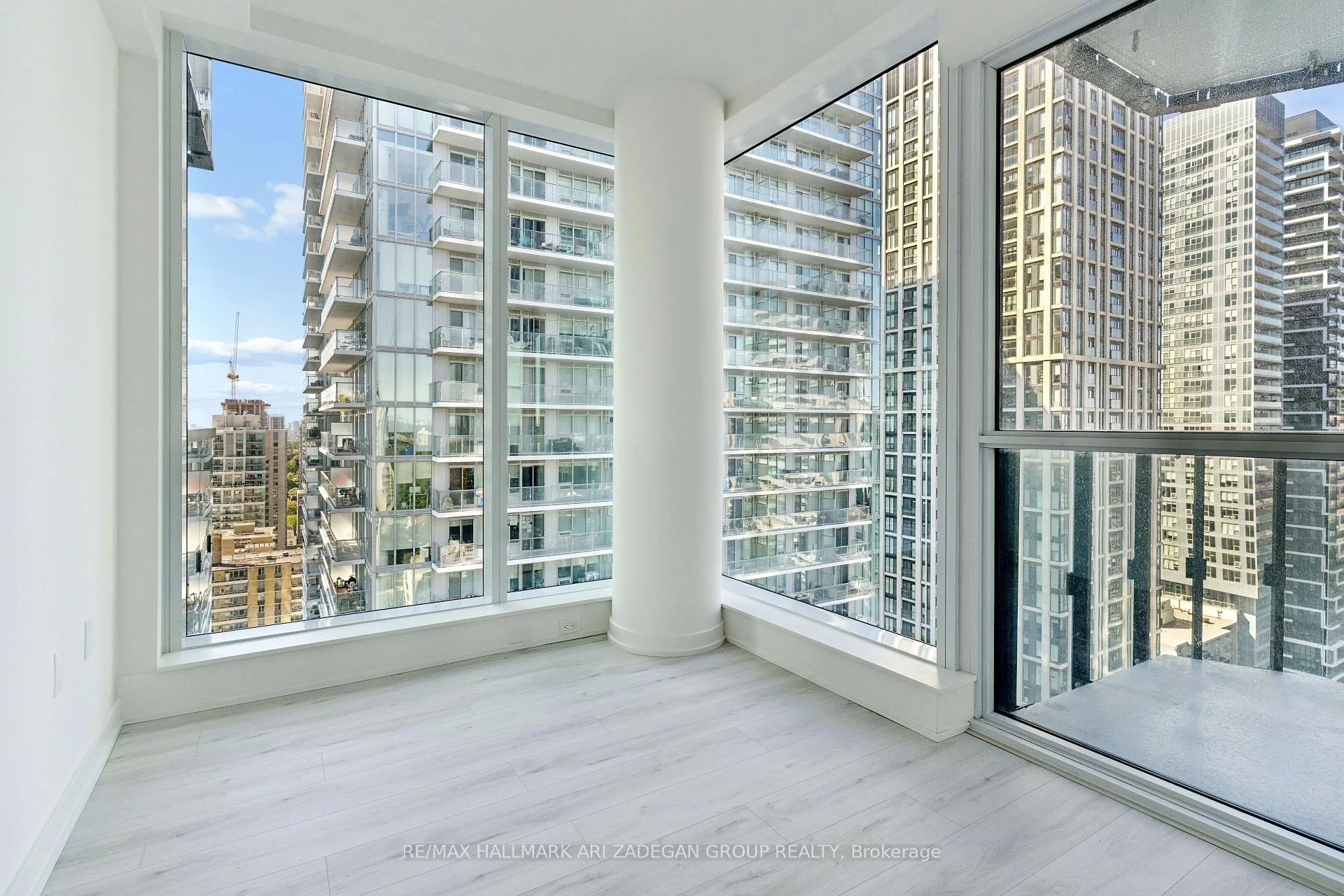 Photo 29 of Unit 2102, 110 Broadway Avenue, Toronto, Mount Pleasant West — HOMEH