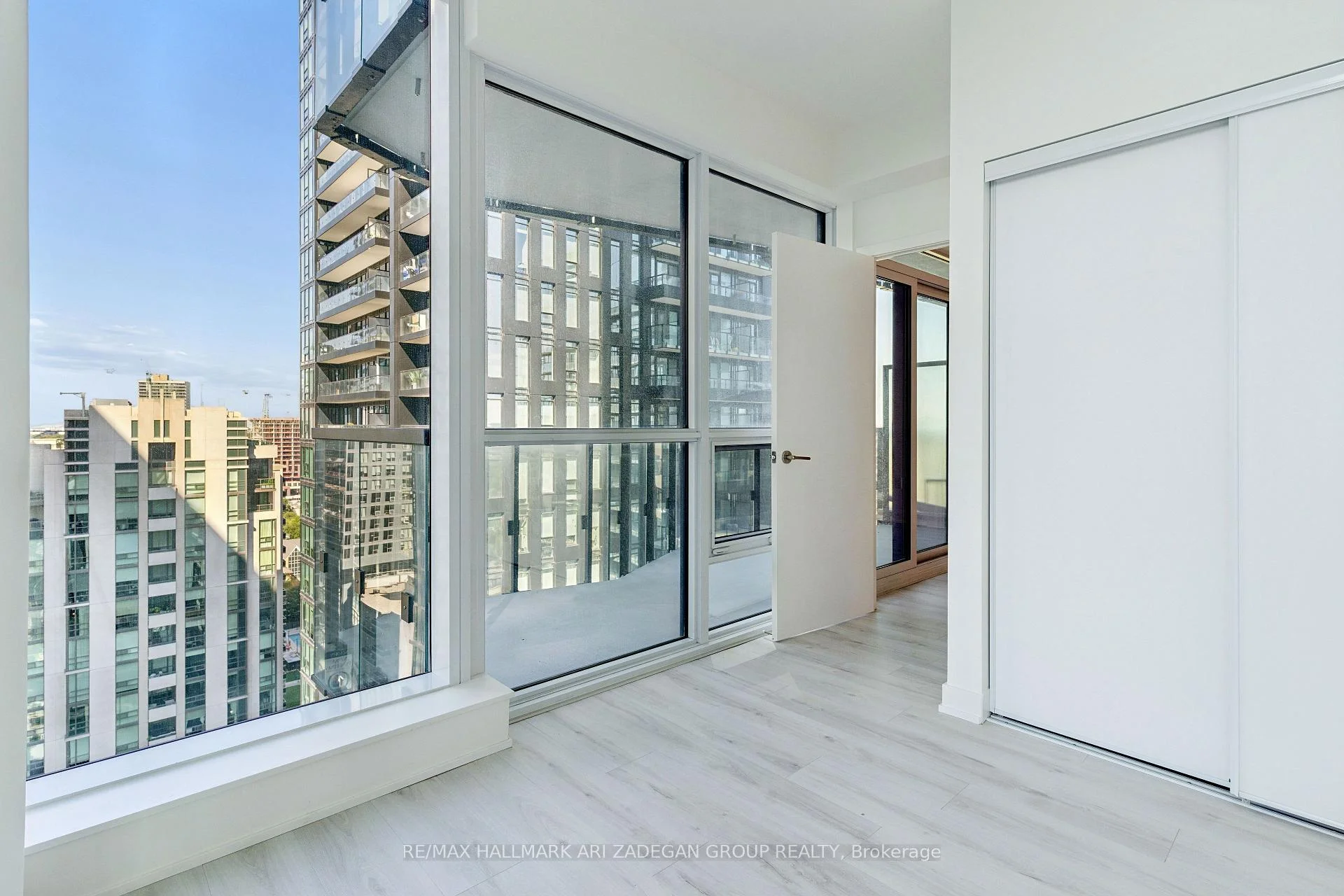 Photo 30 of Unit 2102, 110 Broadway Avenue, Toronto, Mount Pleasant West — HOMEH