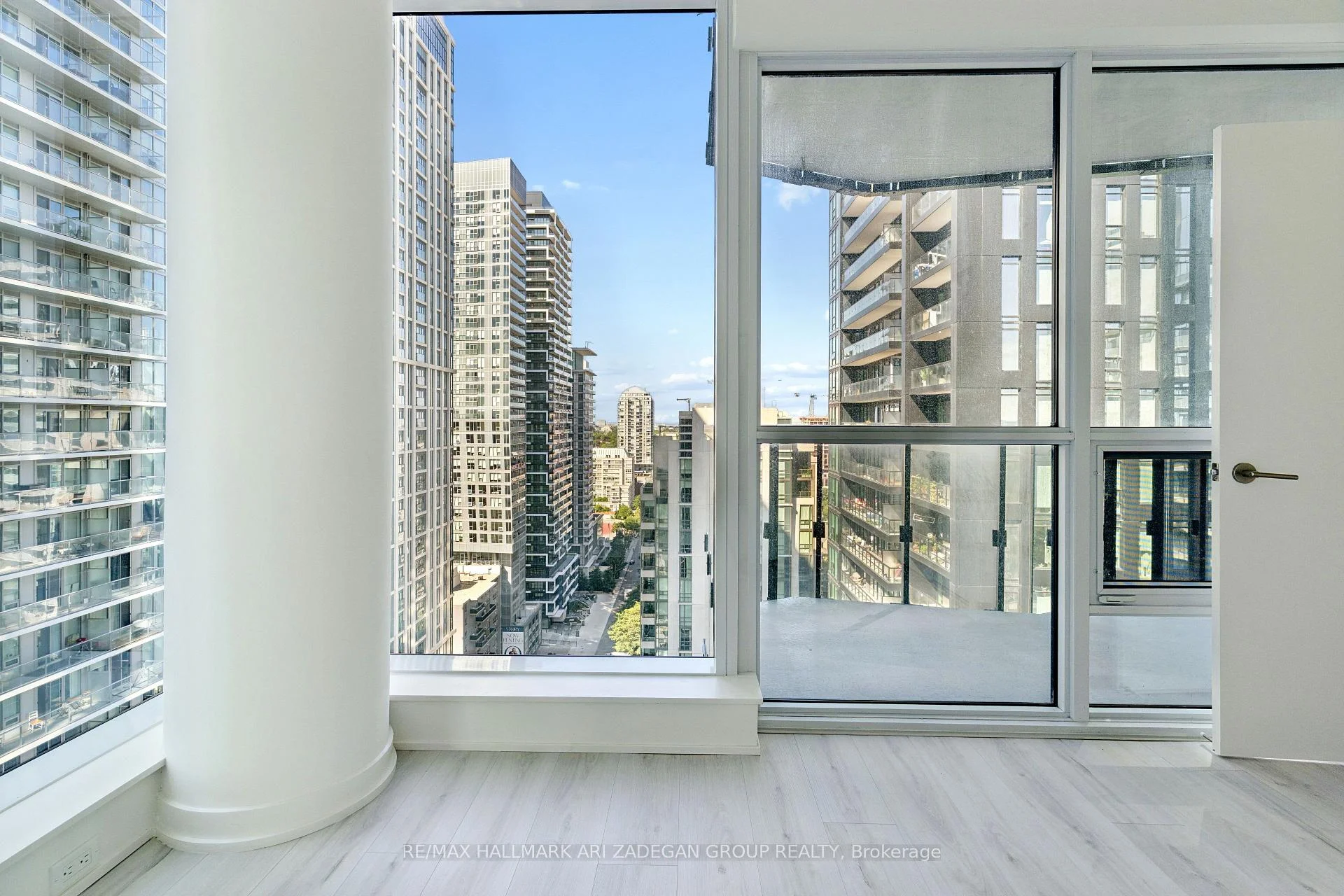 Photo 31 of Unit 2102, 110 Broadway Avenue, Toronto, Mount Pleasant West — HOMEH