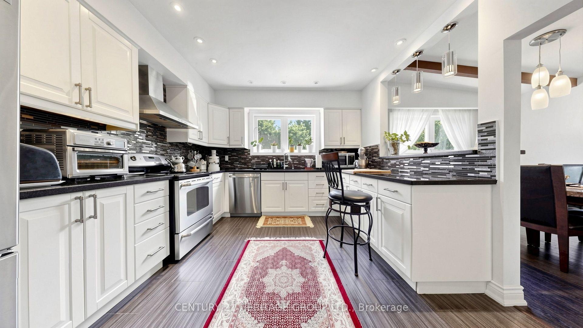 Photo 10 of 33 Tollerton Avenue, North York, Bayview Woods-Steeles — HOMEH