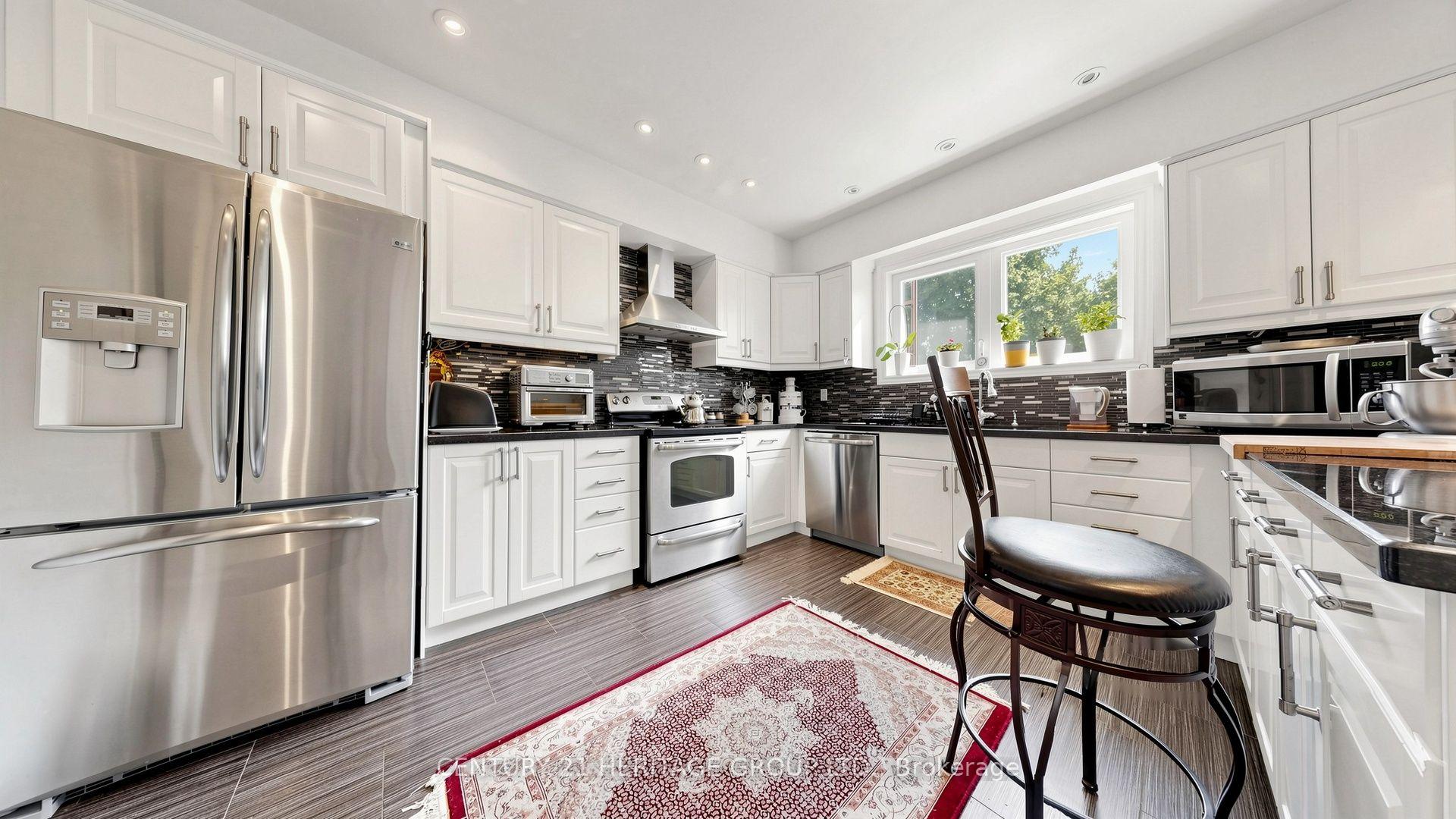 Photo 11 of 33 Tollerton Avenue, North York, Bayview Woods-Steeles — HOMEH