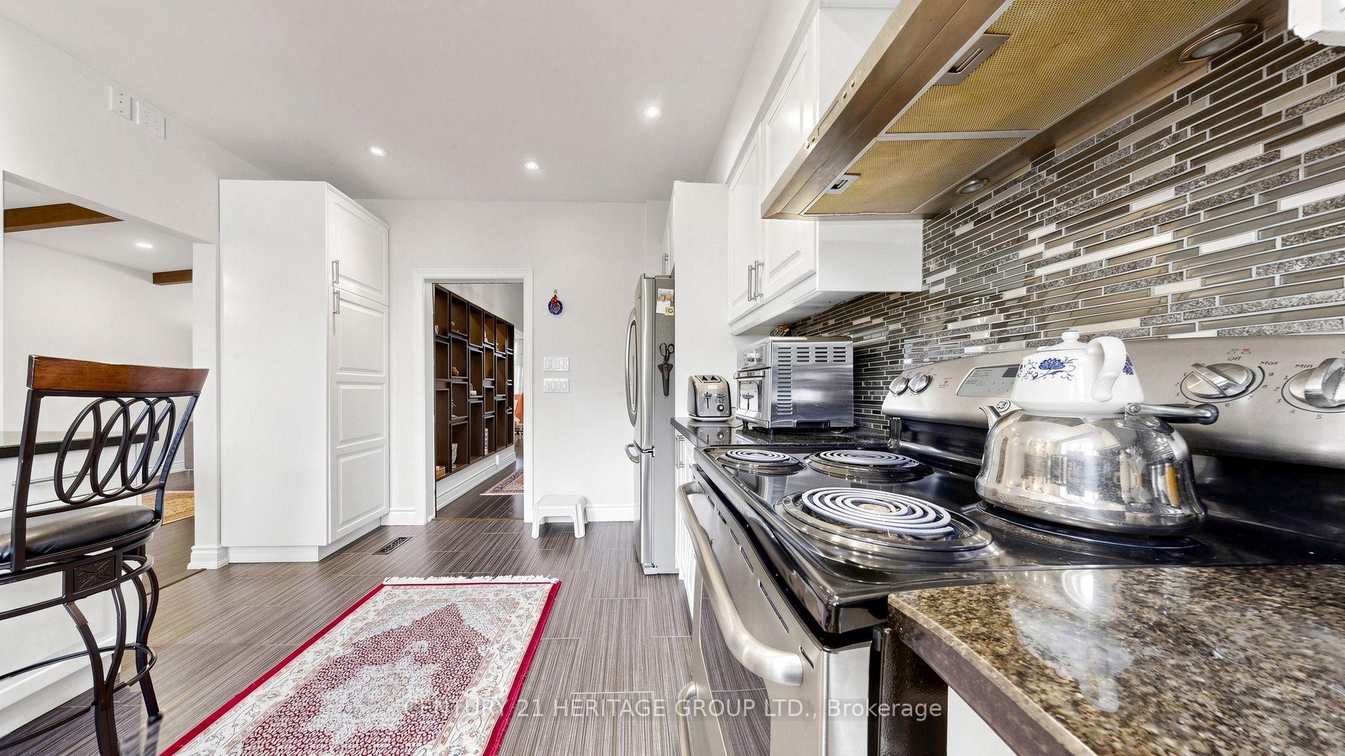 Photo 13 of 33 Tollerton Avenue, North York, Bayview Woods-Steeles — HOMEH