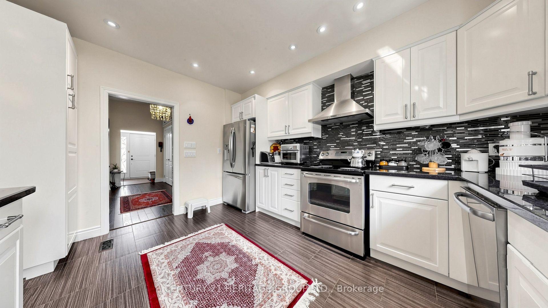 Photo 14 of 33 Tollerton Avenue, North York, Bayview Woods-Steeles — HOMEH