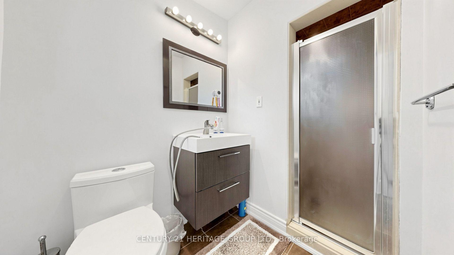 Photo 24 of 33 Tollerton Avenue, North York, Bayview Woods-Steeles — HOMEH