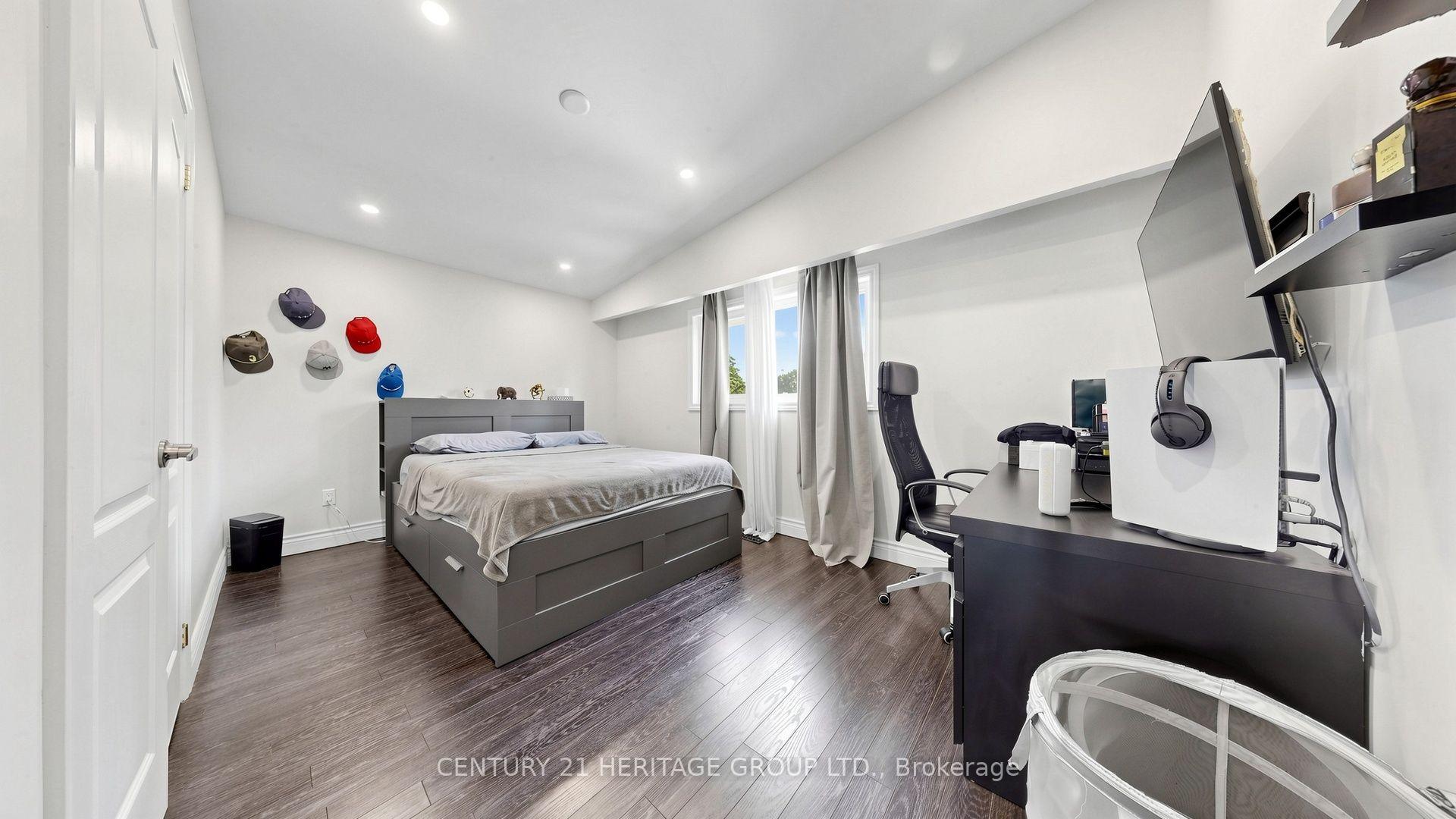 Photo 27 of 33 Tollerton Avenue, North York, Bayview Woods-Steeles — HOMEH