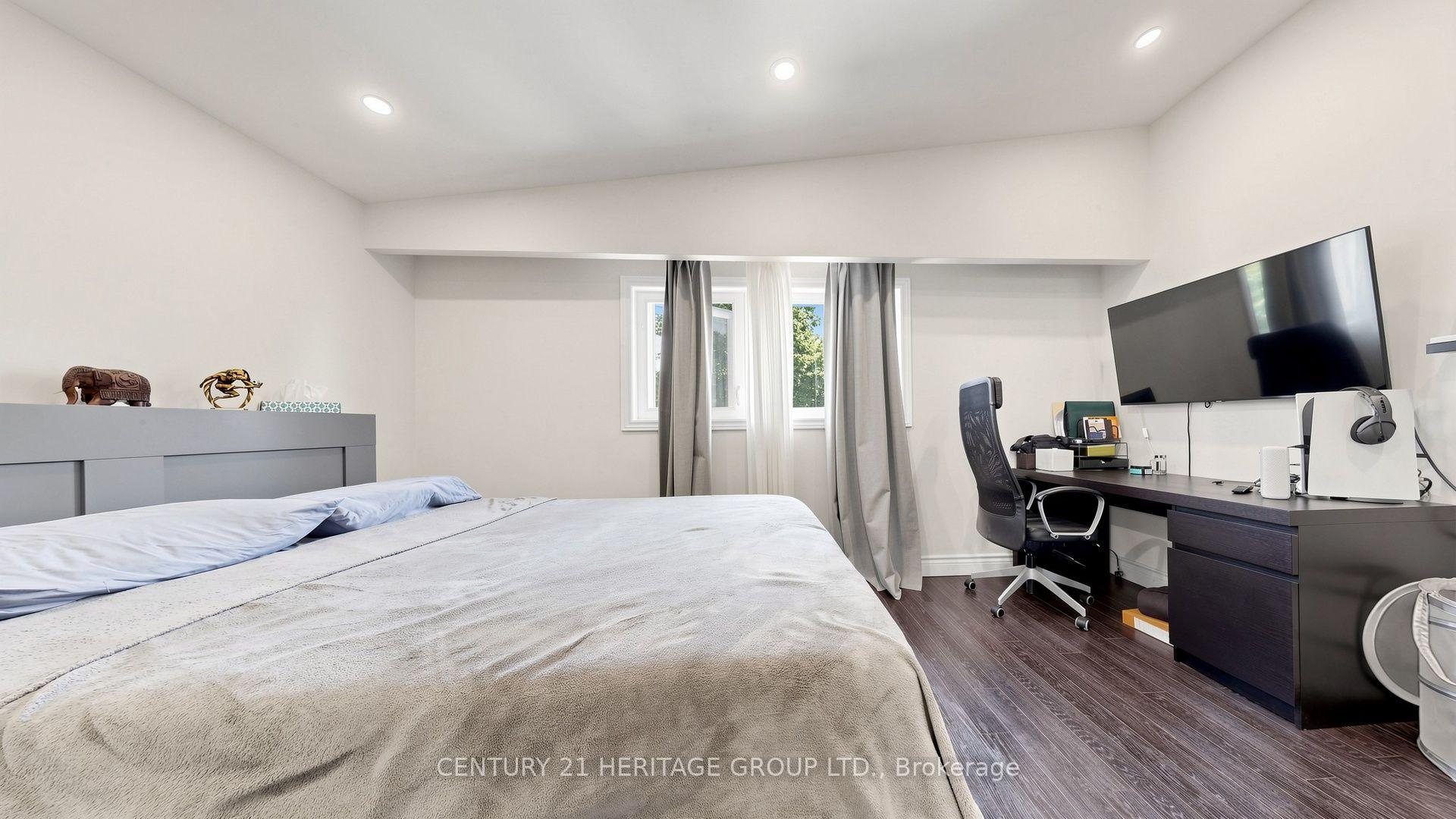 Photo 28 of 33 Tollerton Avenue, North York, Bayview Woods-Steeles — HOMEH