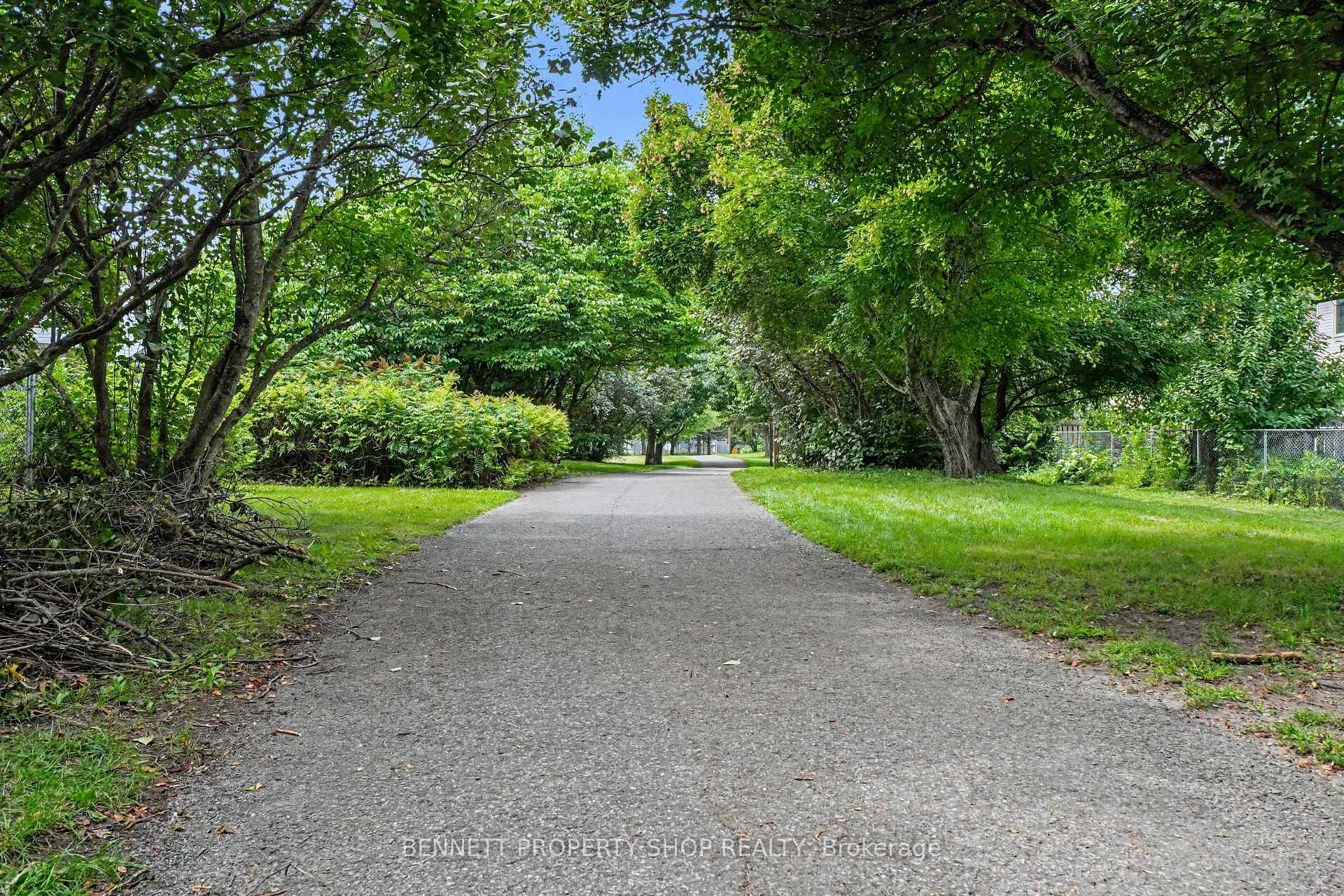 Photo 29 of 190 Forestglade Crescent, Ottawa, Hunt Club Park — HOMEH