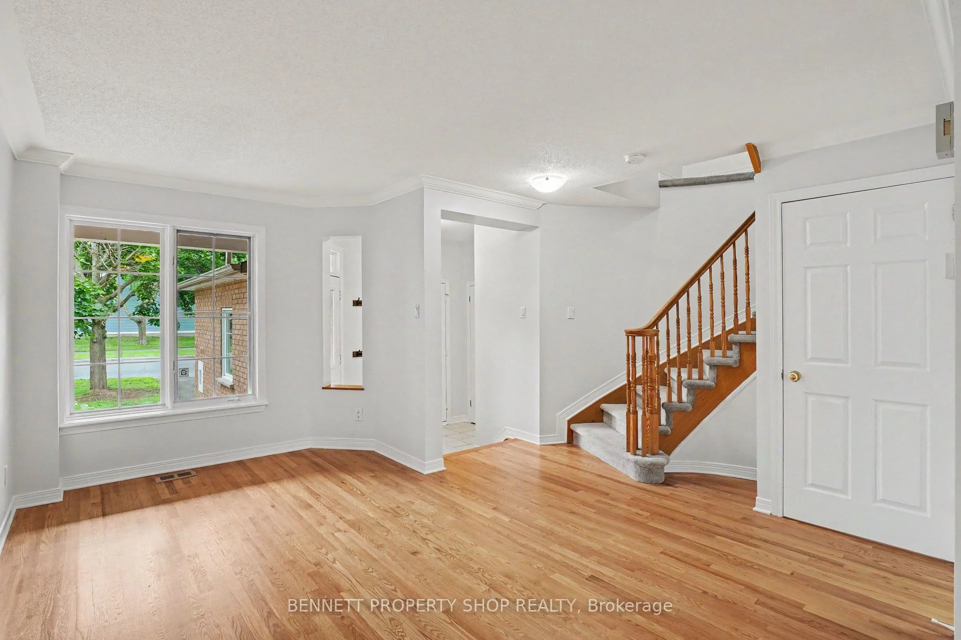 Photo 8 of 190 Forestglade Crescent, Ottawa, Hunt Club Park — HOMEH