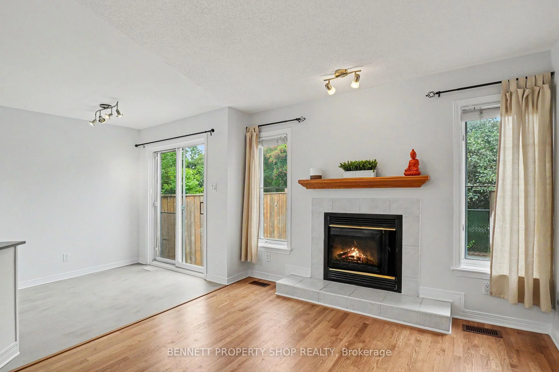 Photo 10 of 190 Forestglade Crescent, Ottawa, Hunt Club Park — HOMEH