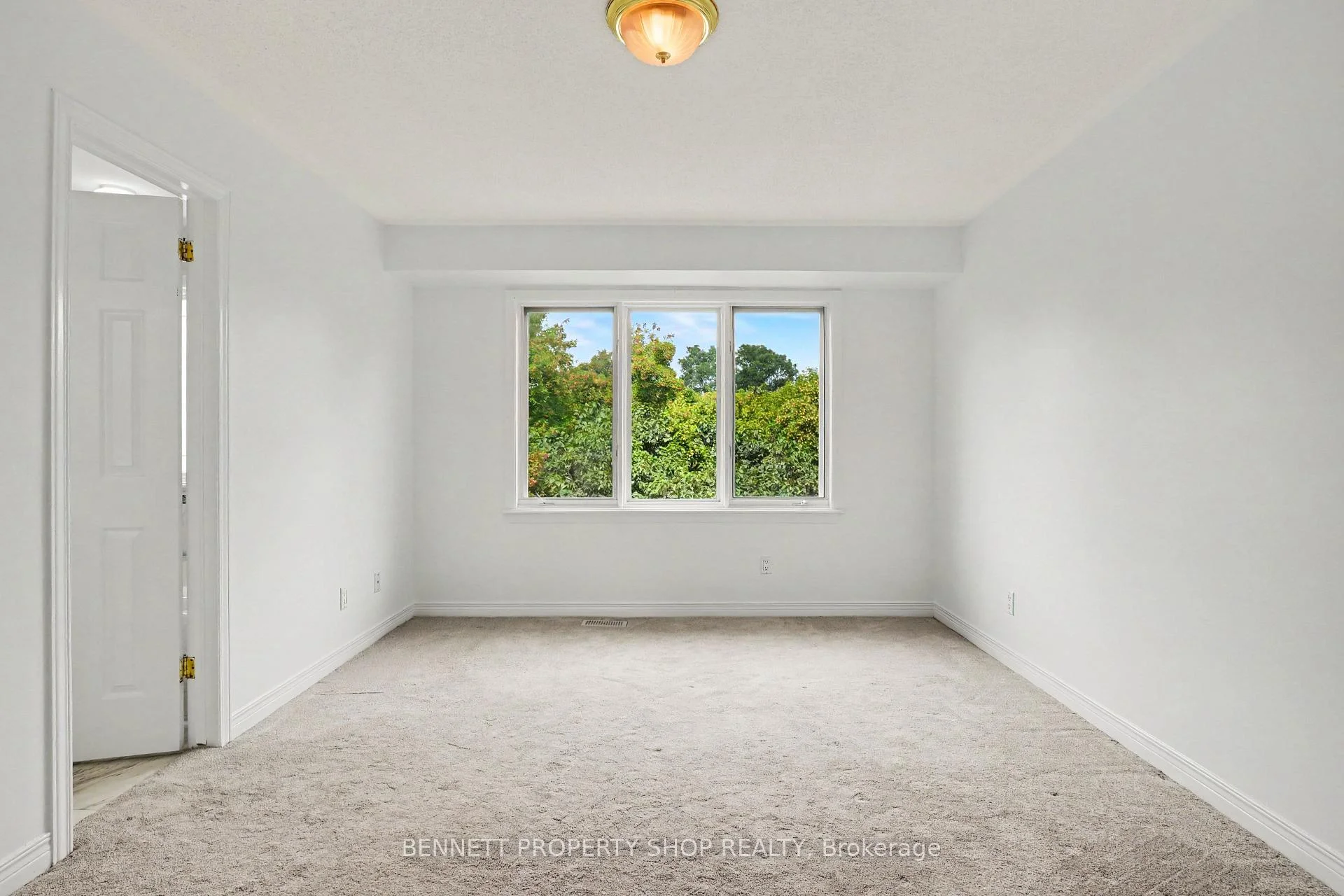 Photo 20 of 190 Forestglade Crescent, Ottawa, Hunt Club Park — HOMEH