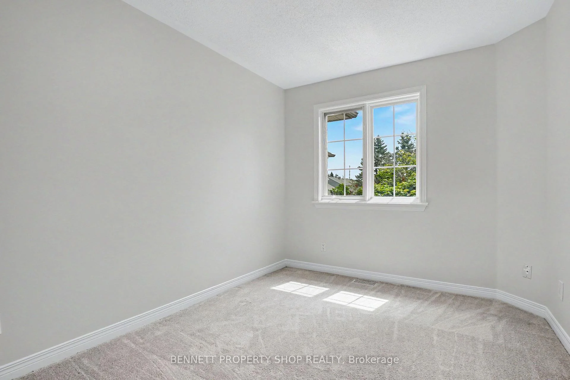 Photo 28 of 190 Forestglade Crescent, Ottawa, Hunt Club Park — HOMEH