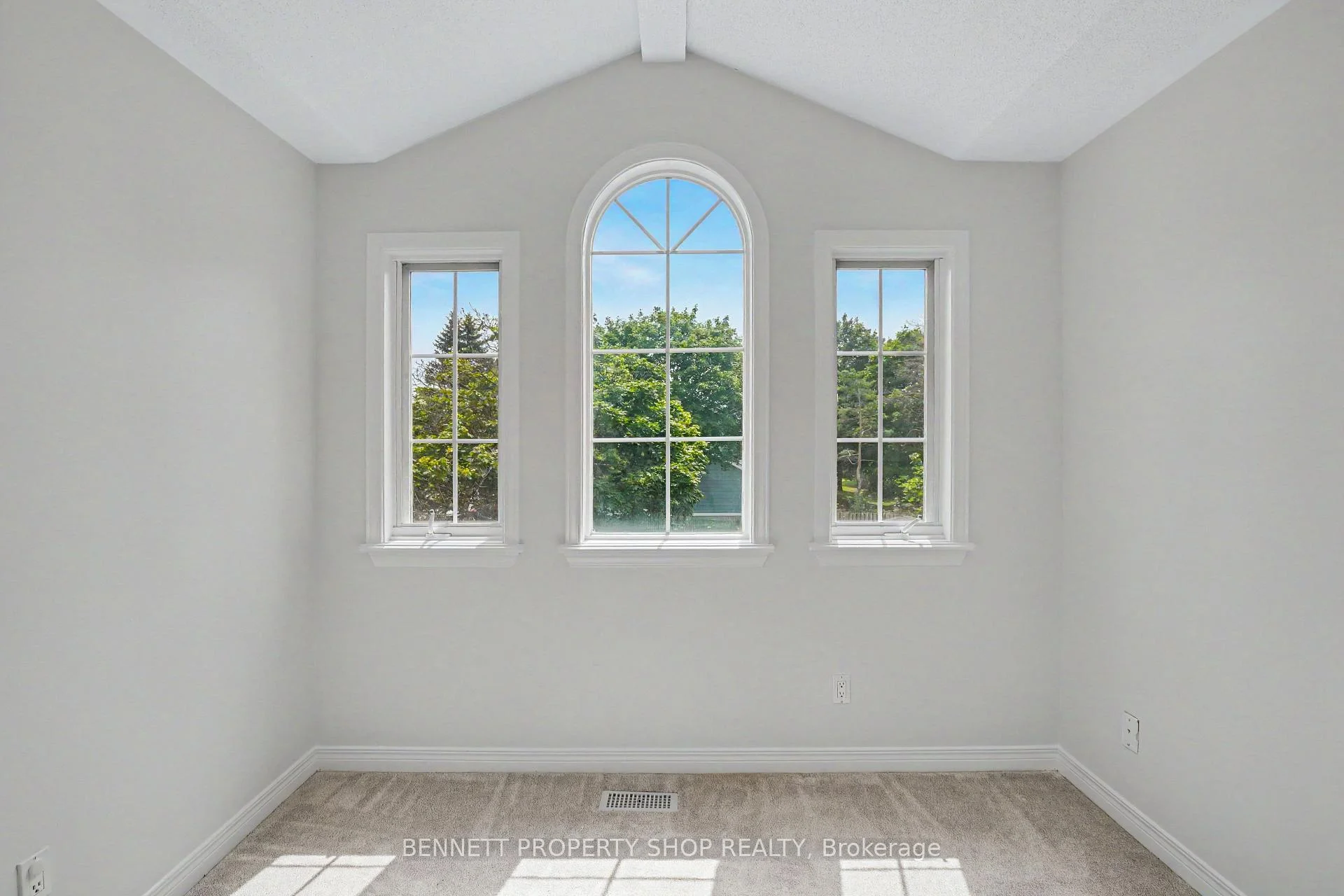 Photo 30 of 190 Forestglade Crescent, Ottawa, Hunt Club Park — HOMEH