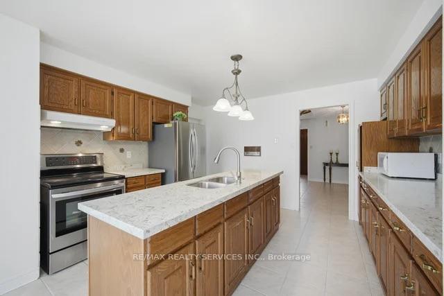 Photo 13 of 49 Turtlecreek Boulevard, Brampton, Fletcher's Creek South — HOMEH