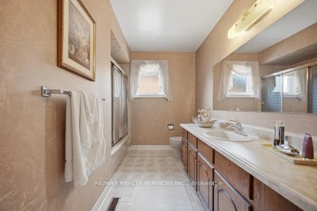 Photo 32 of 49 Turtlecreek Boulevard, Brampton, Fletcher's Creek South — HOMEH