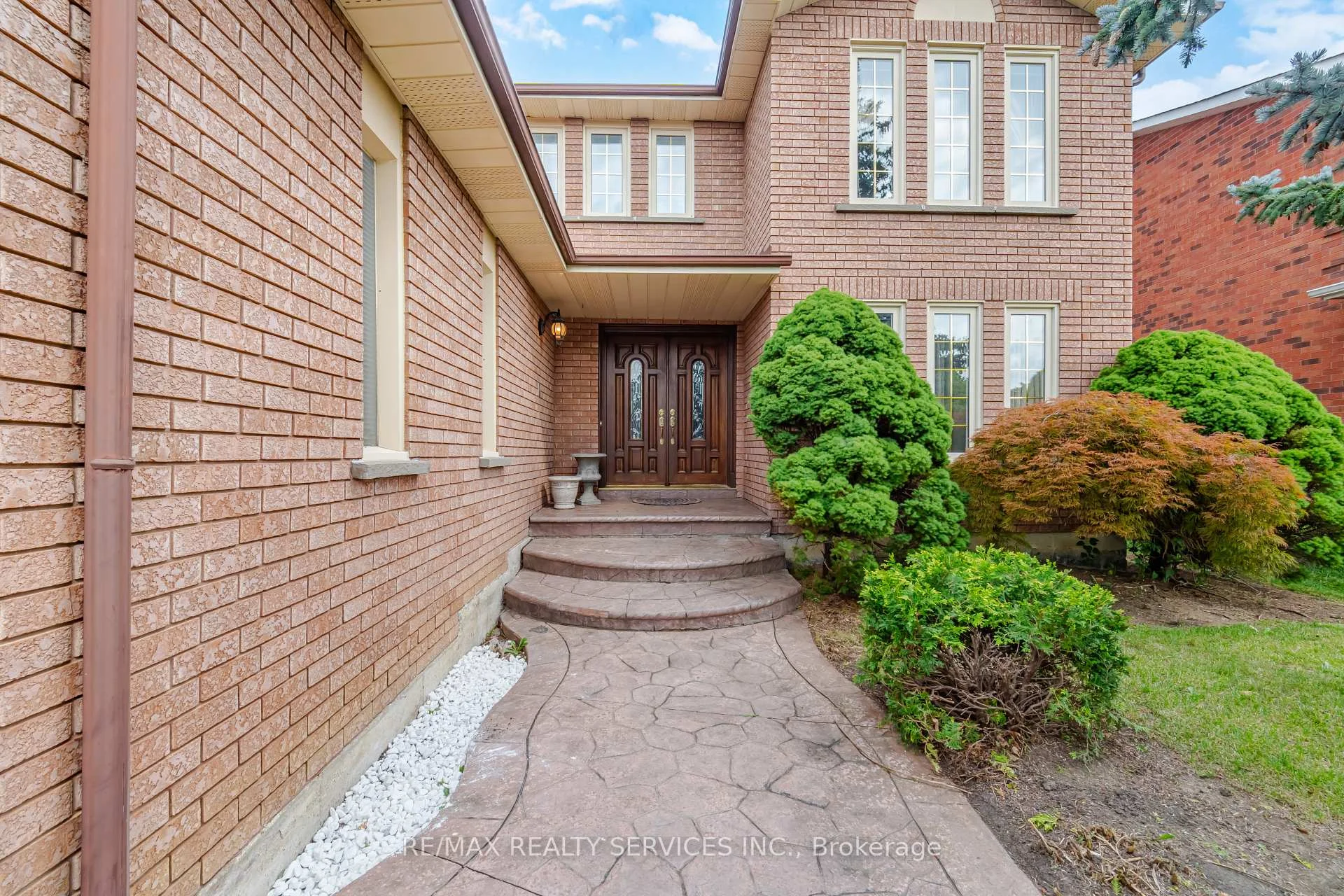 Photo 4 of 49 Turtlecreek Boulevard, Brampton, Fletcher's Creek South — HOMEH