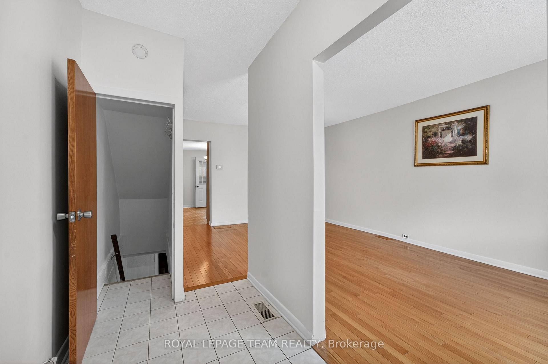 Photo 4 of 274 Breezehill Avenue S, Ottawa, West Centre Town — HOMEH
