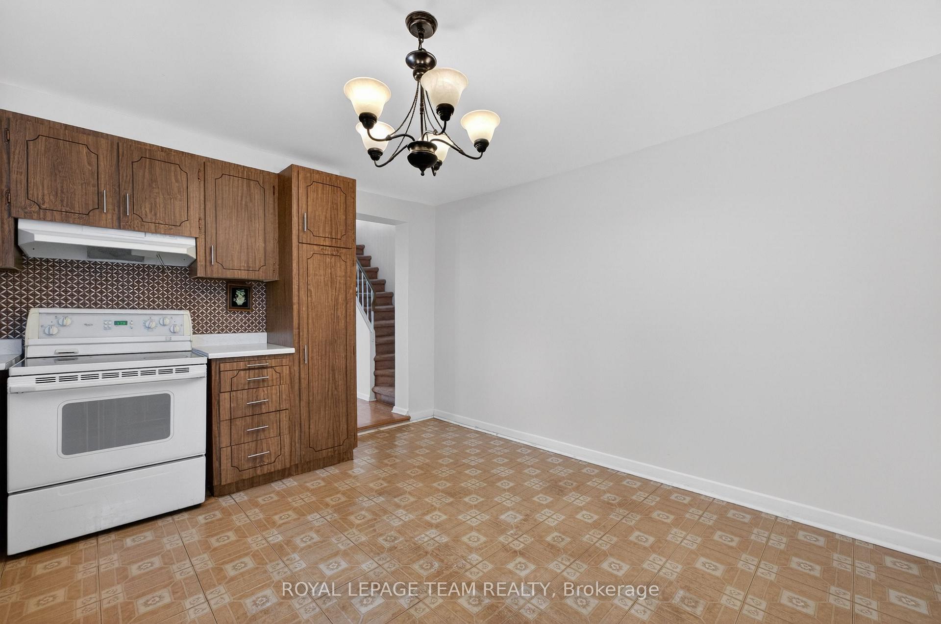 Photo 13 of 274 Breezehill Avenue S, Ottawa, West Centre Town — HOMEH