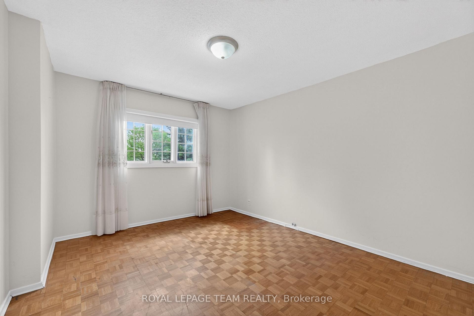 Photo 18 of 274 Breezehill Avenue S, Ottawa, West Centre Town — HOMEH