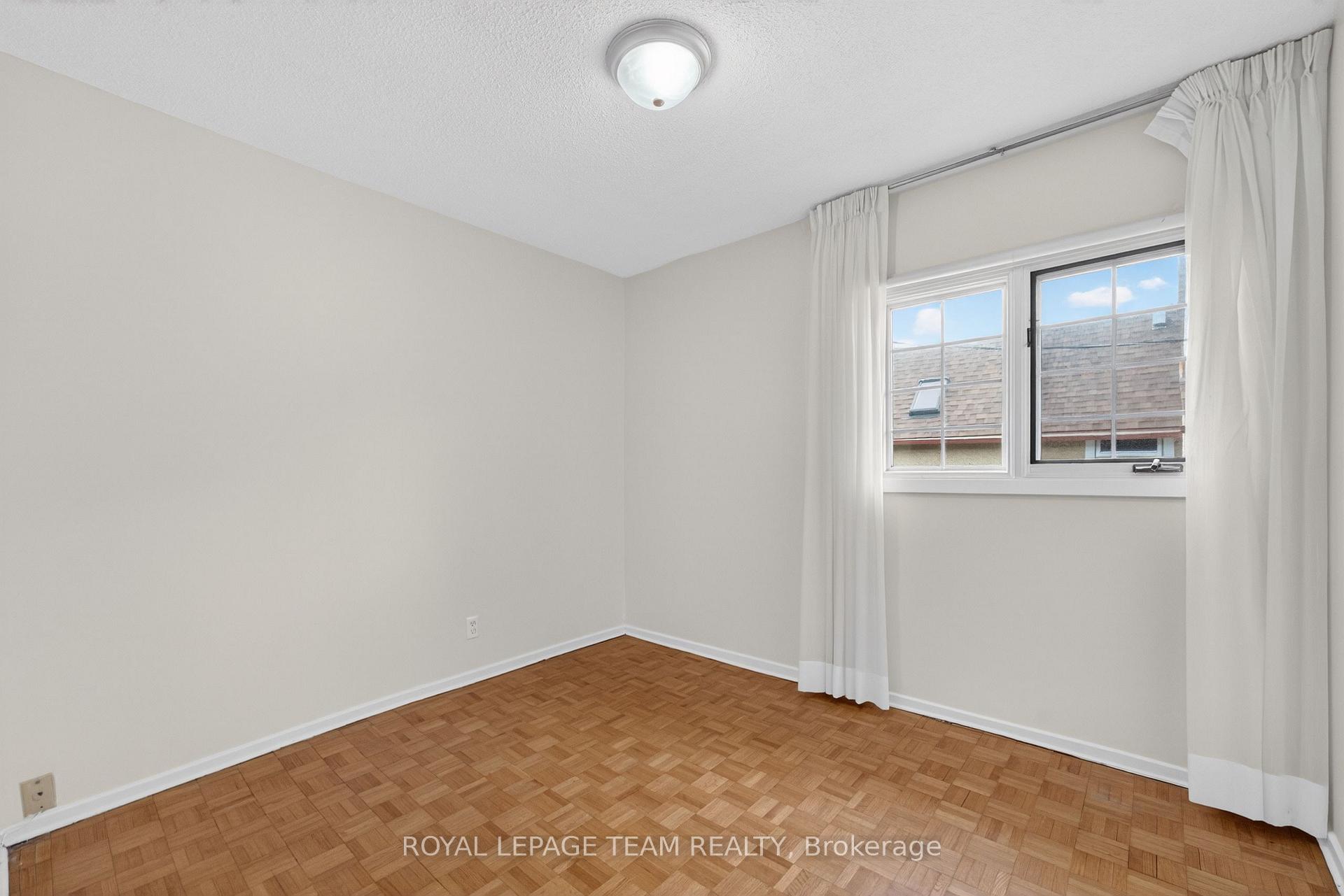 Photo 20 of 274 Breezehill Avenue S, Ottawa, West Centre Town — HOMEH