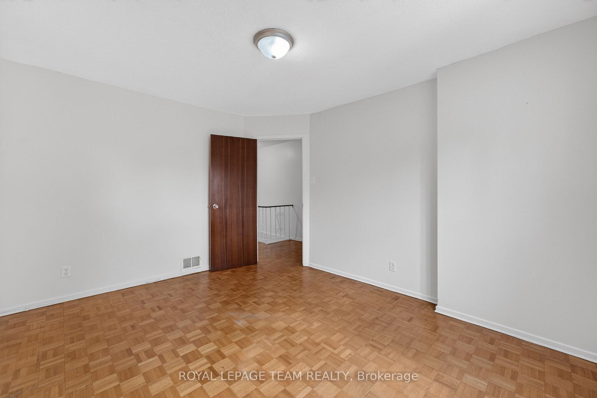 Photo 21 of 274 Breezehill Avenue S, Ottawa, West Centre Town — HOMEH