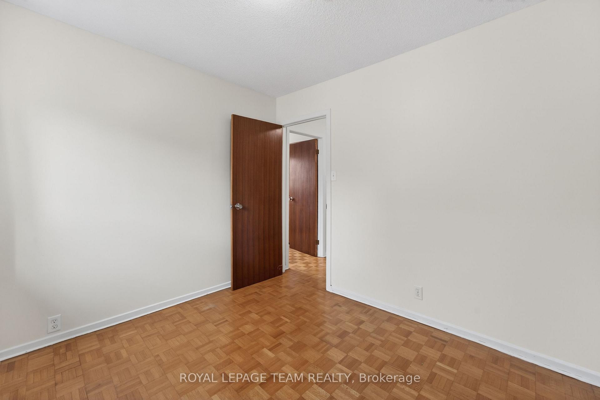 Photo 23 of 274 Breezehill Avenue S, Ottawa, West Centre Town — HOMEH