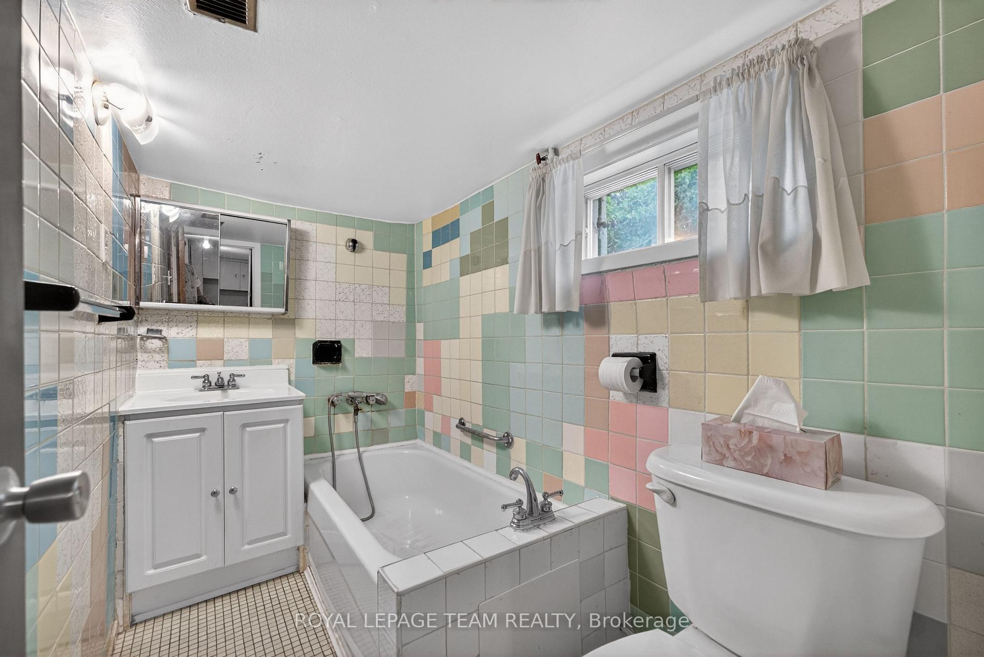 Photo 30 of 274 Breezehill Avenue S, Ottawa, West Centre Town — HOMEH