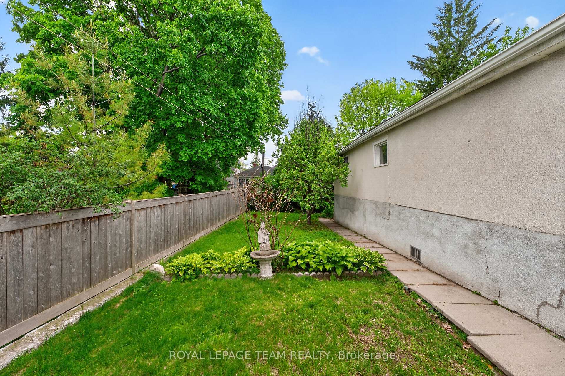 Photo 35 of 274 Breezehill Avenue S, Ottawa, West Centre Town — HOMEH