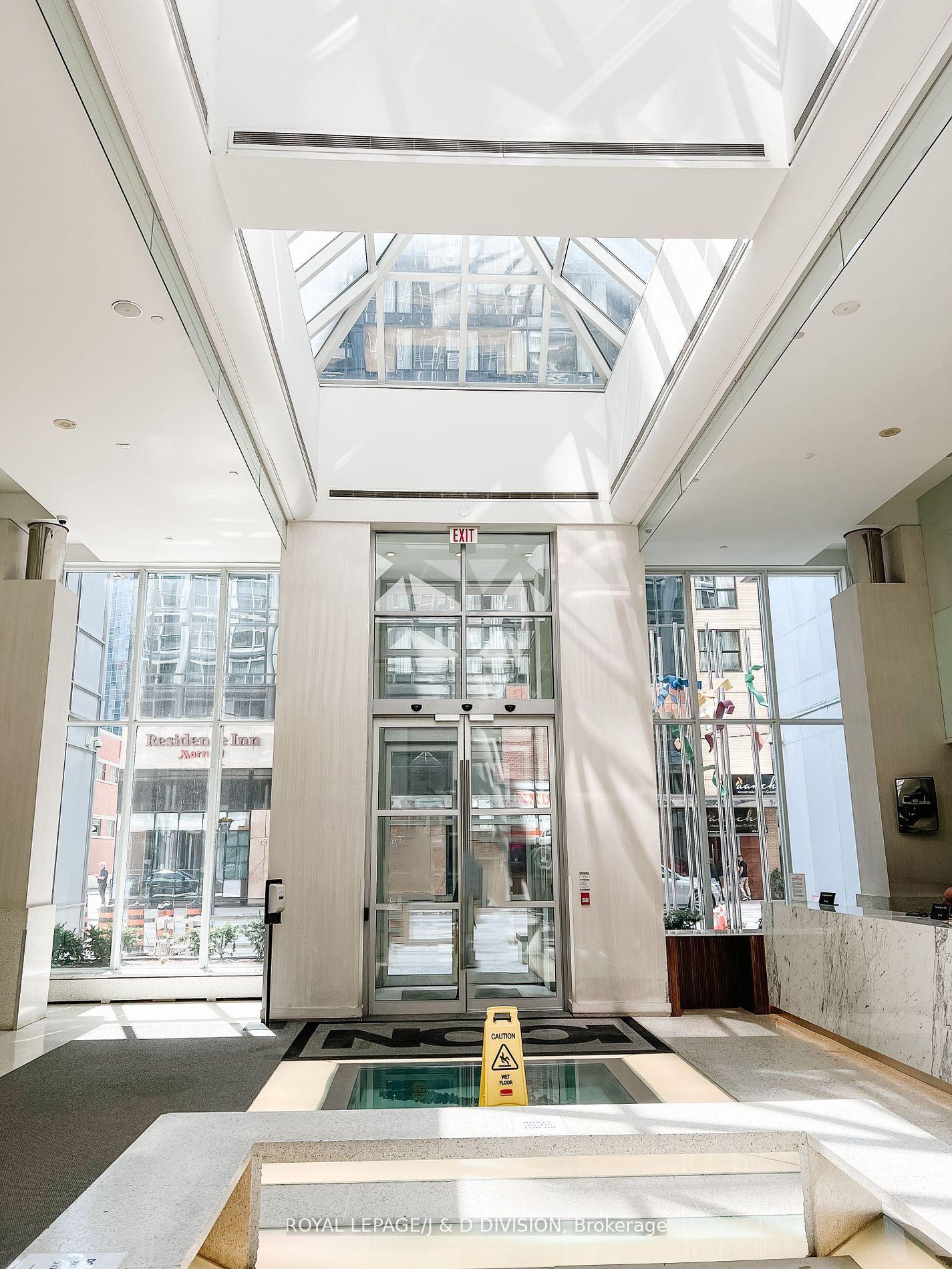 Front of Unit 726, 250 Wellington Street W