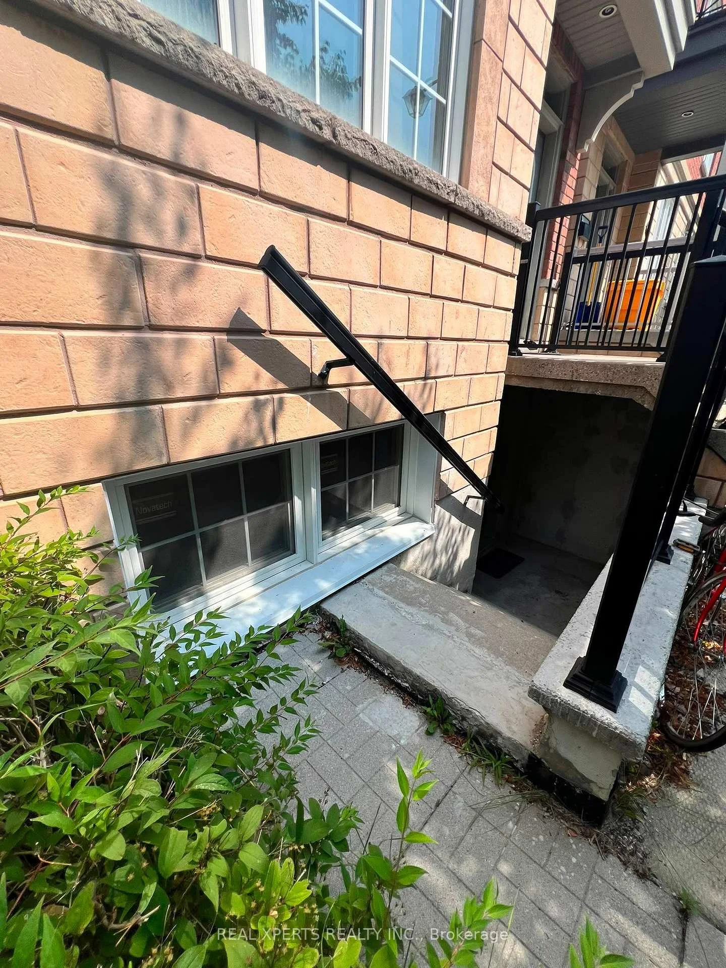 Photo 7 of 402 Cook Road, North York, York University Heights — HOMEH