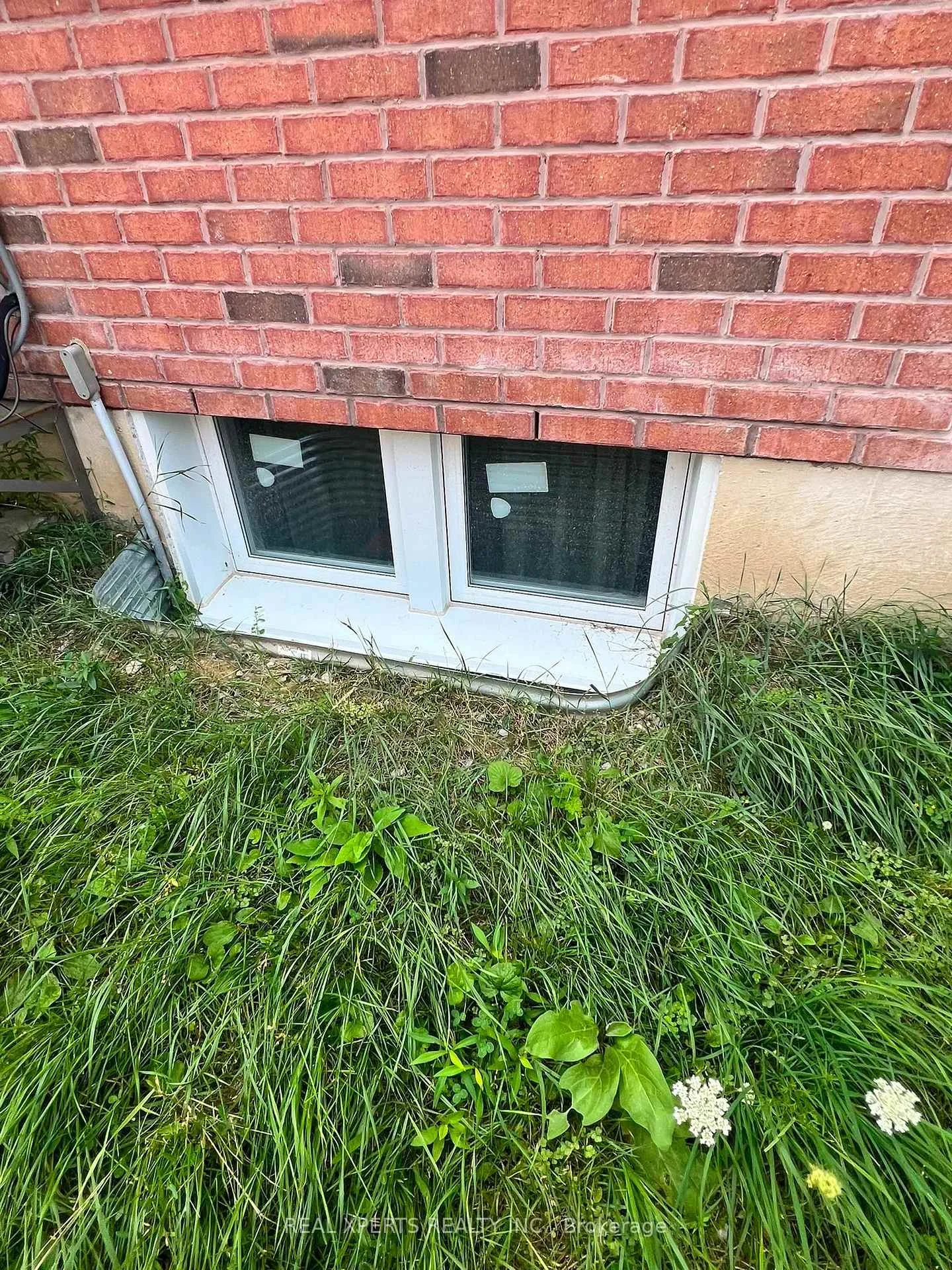 Photo 9 of 402 Cook Road, North York, York University Heights — HOMEH