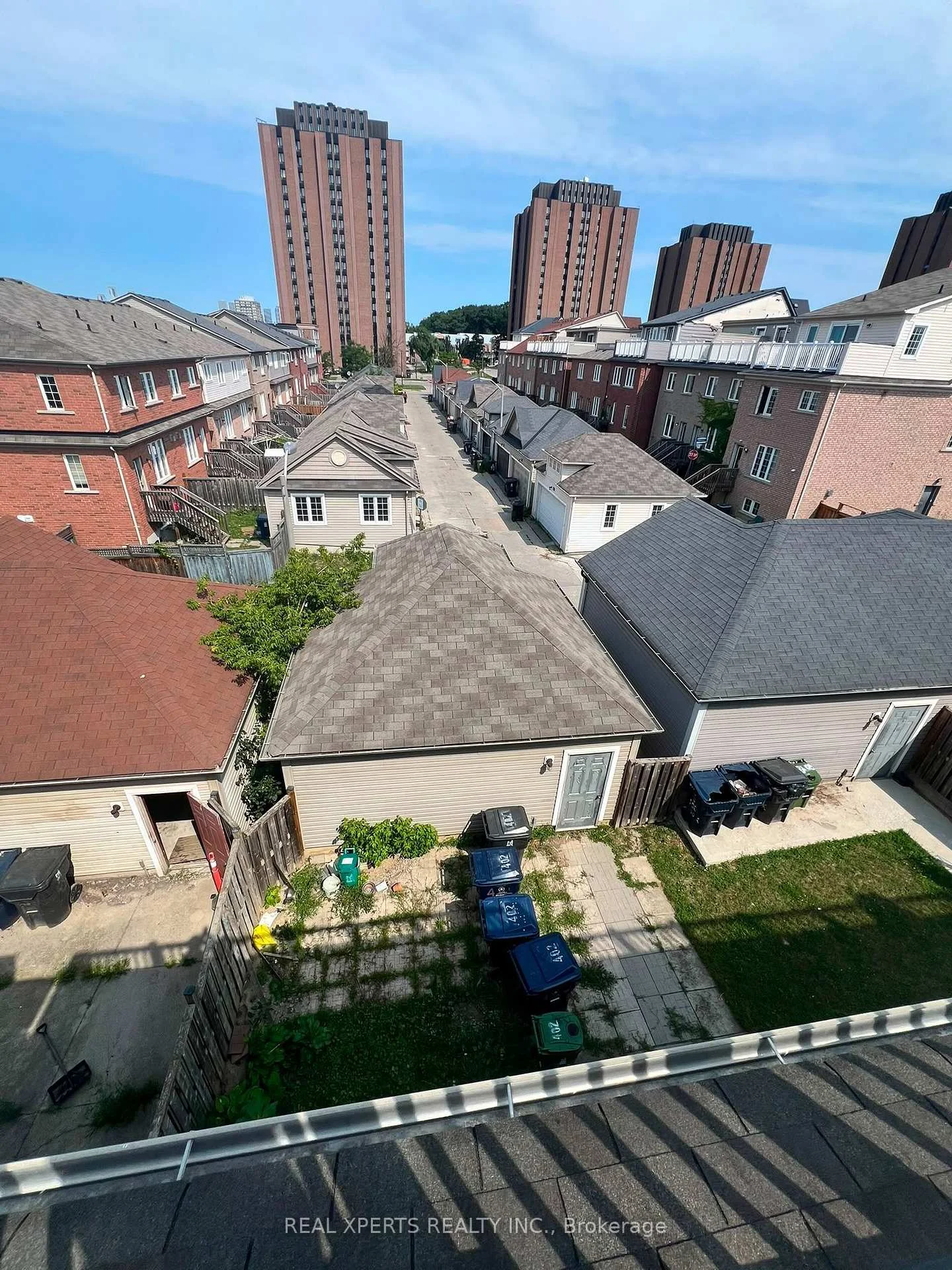 Photo 11 of 402 Cook Road, North York, York University Heights — HOMEH
