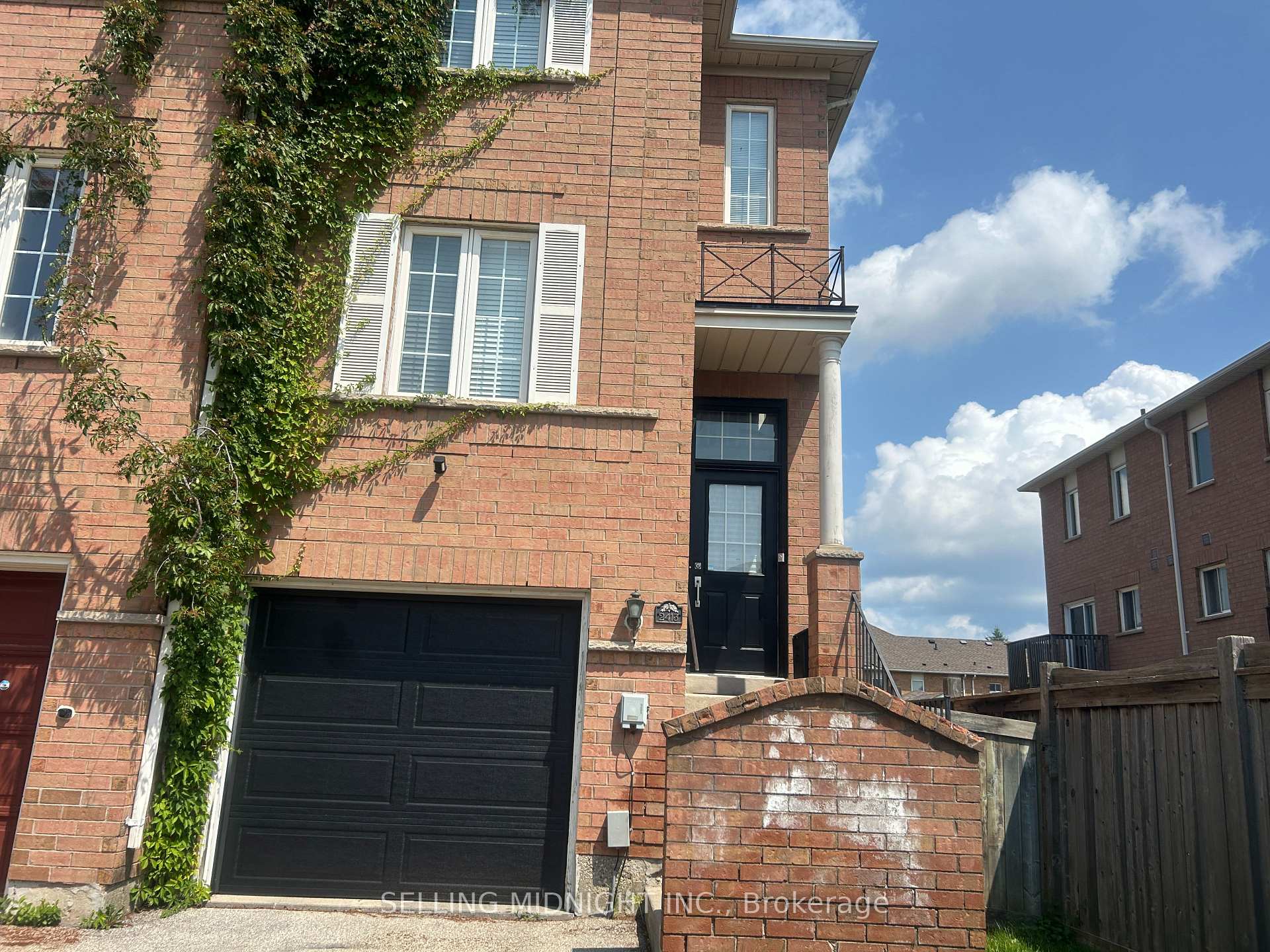 Front of 2413 Ravinebrook Crescent