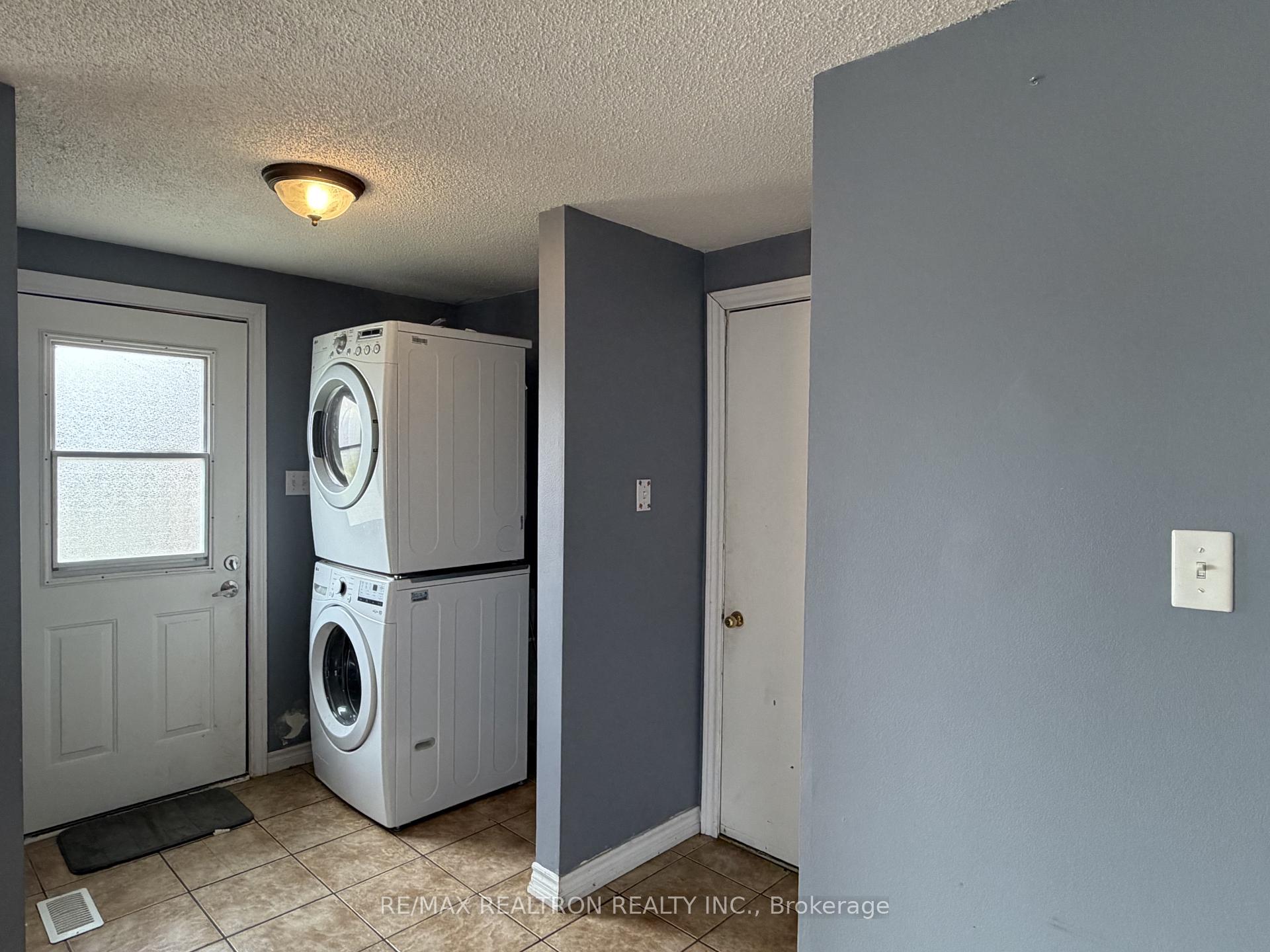 Photo 3 of 420 Grove Street E, Barrie, Grove East — HOMEH
