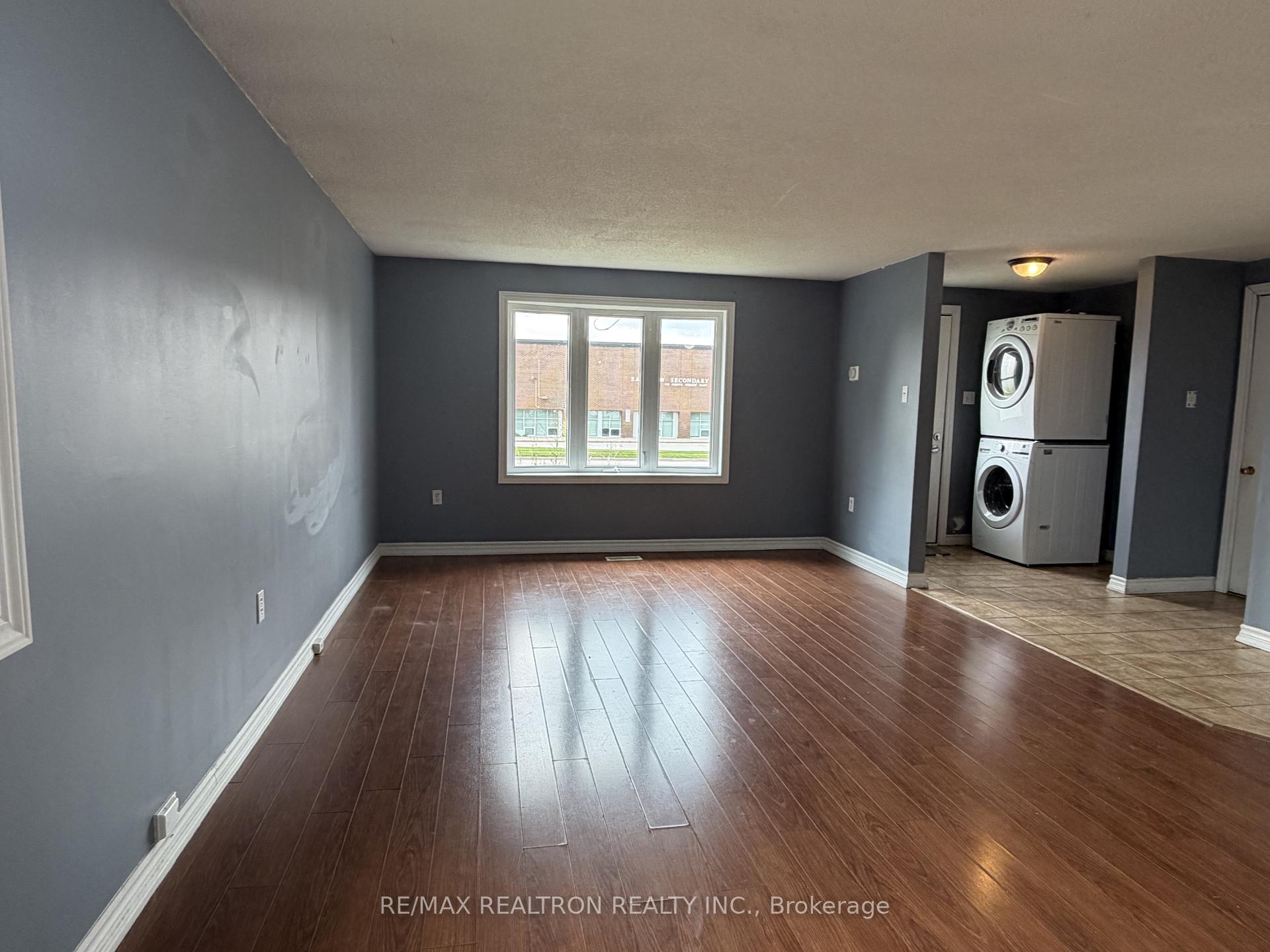 Photo 5 of 420 Grove Street E, Barrie, Grove East — HOMEH