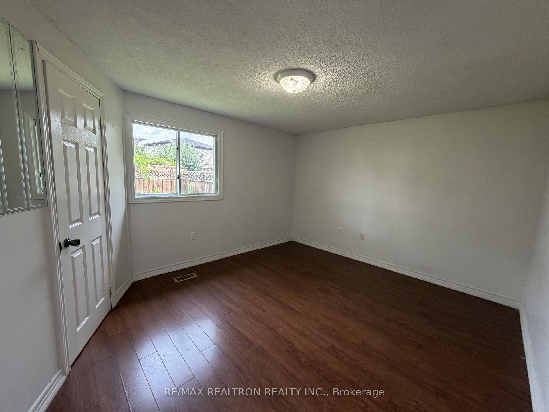 Photo 13 of 420 Grove Street E, Barrie, Grove East — HOMEH