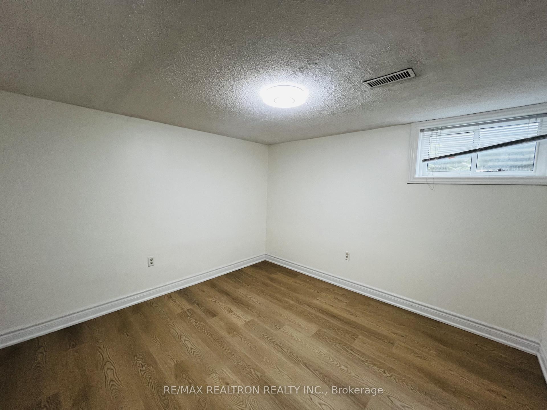 Photo 18 of 420 Grove Street E, Barrie, Grove East — HOMEH